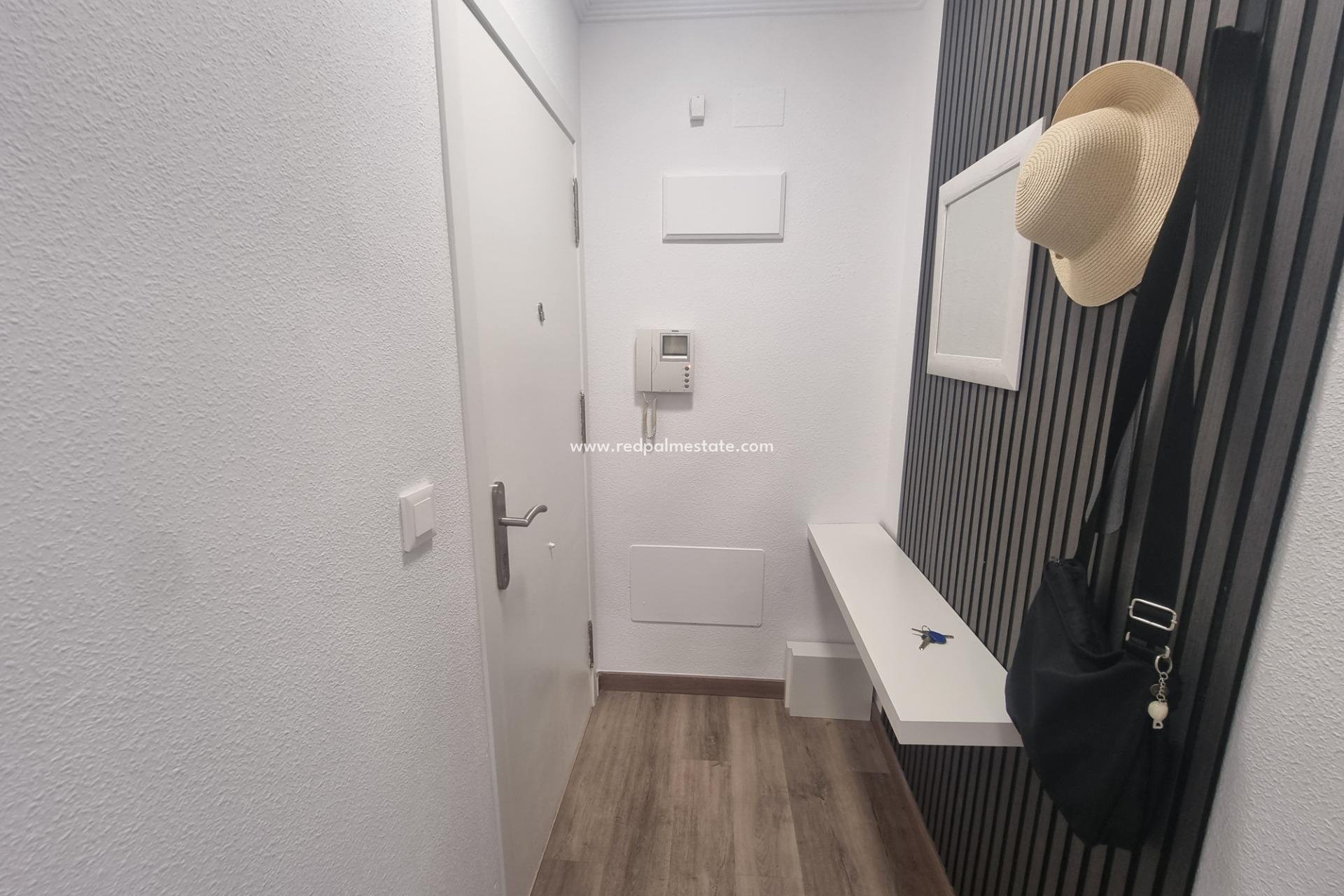 Reventa - Apartamento -
Torrevieja - Centro Torrevieja