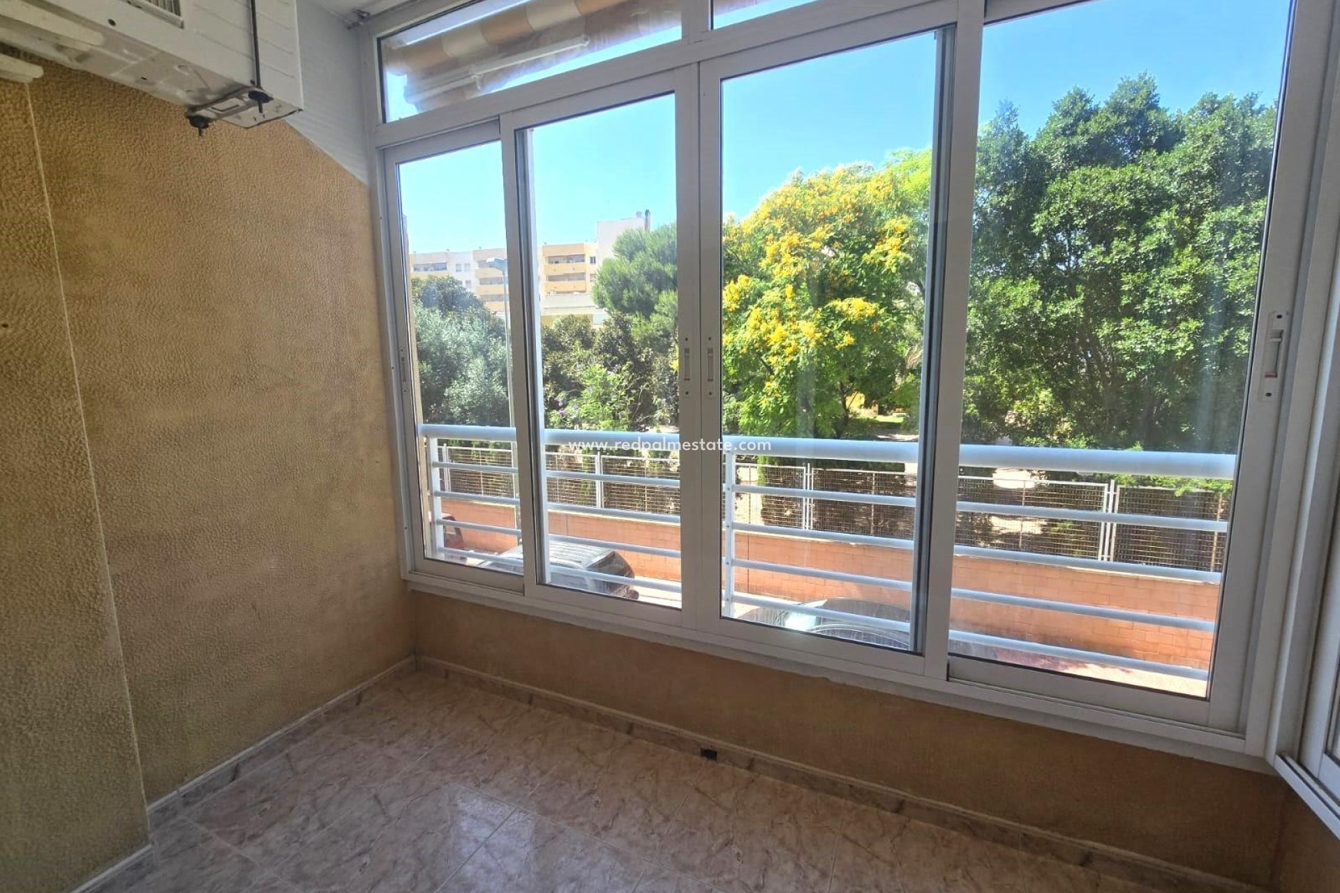 Reventa - Apartamento -
Torrevieja - Centro Torrevieja