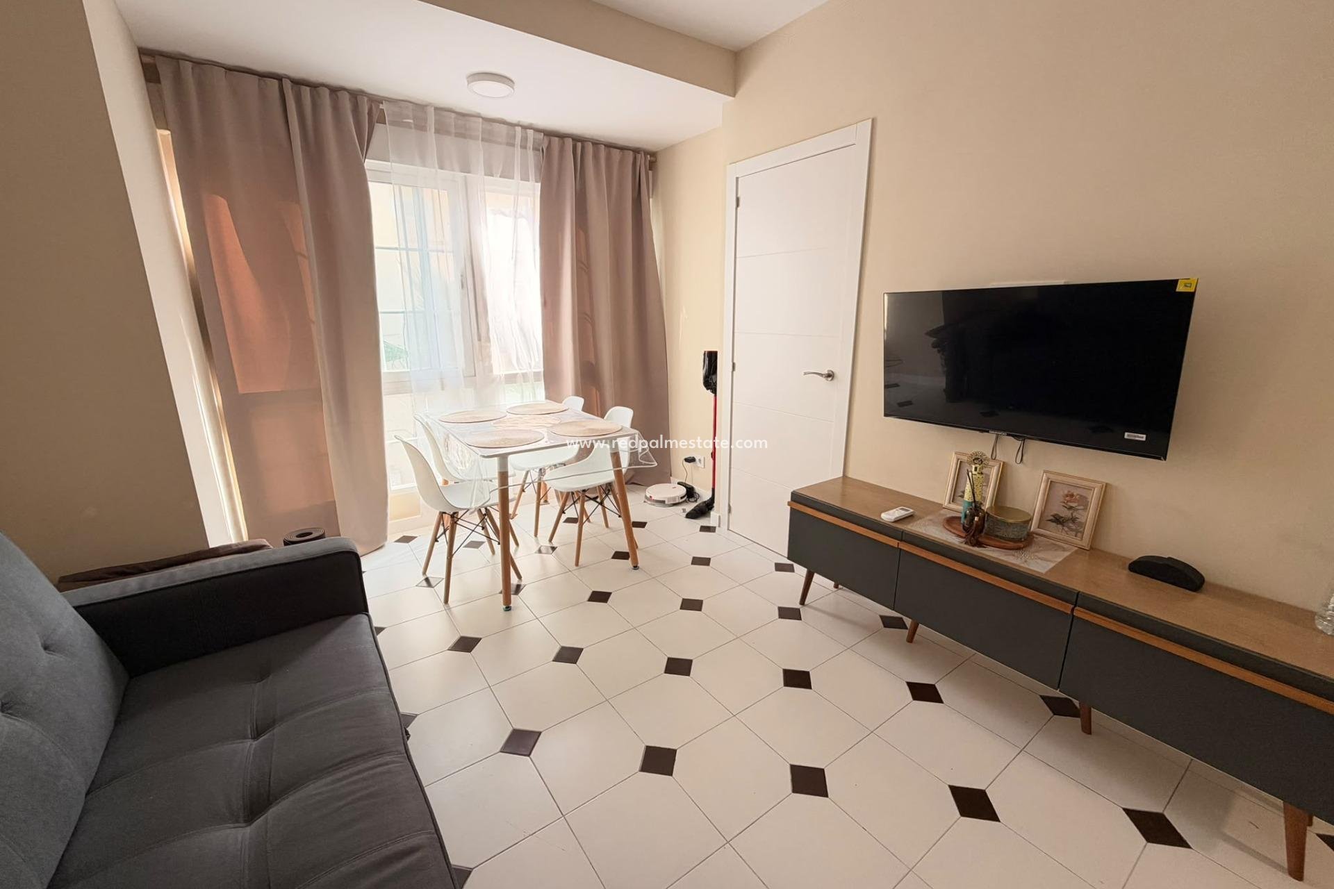 Reventa - Apartamento -
Torrevieja - Centro Torrevieja