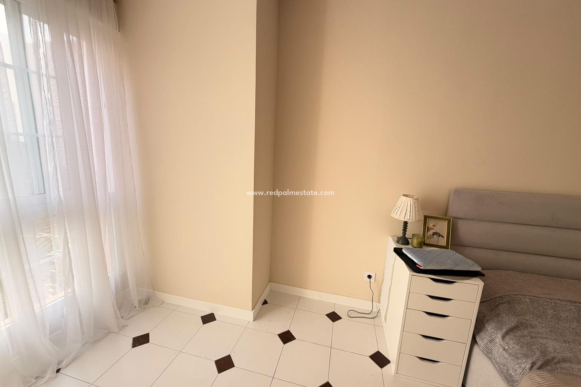 Reventa - Apartamento -
Torrevieja - Centro Torrevieja