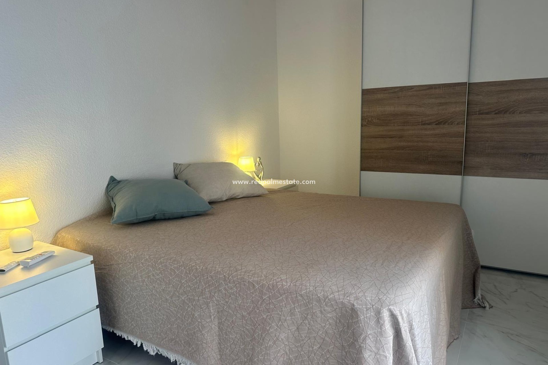 Reventa - Apartamento -
Torrevieja - Centro Torrevieja