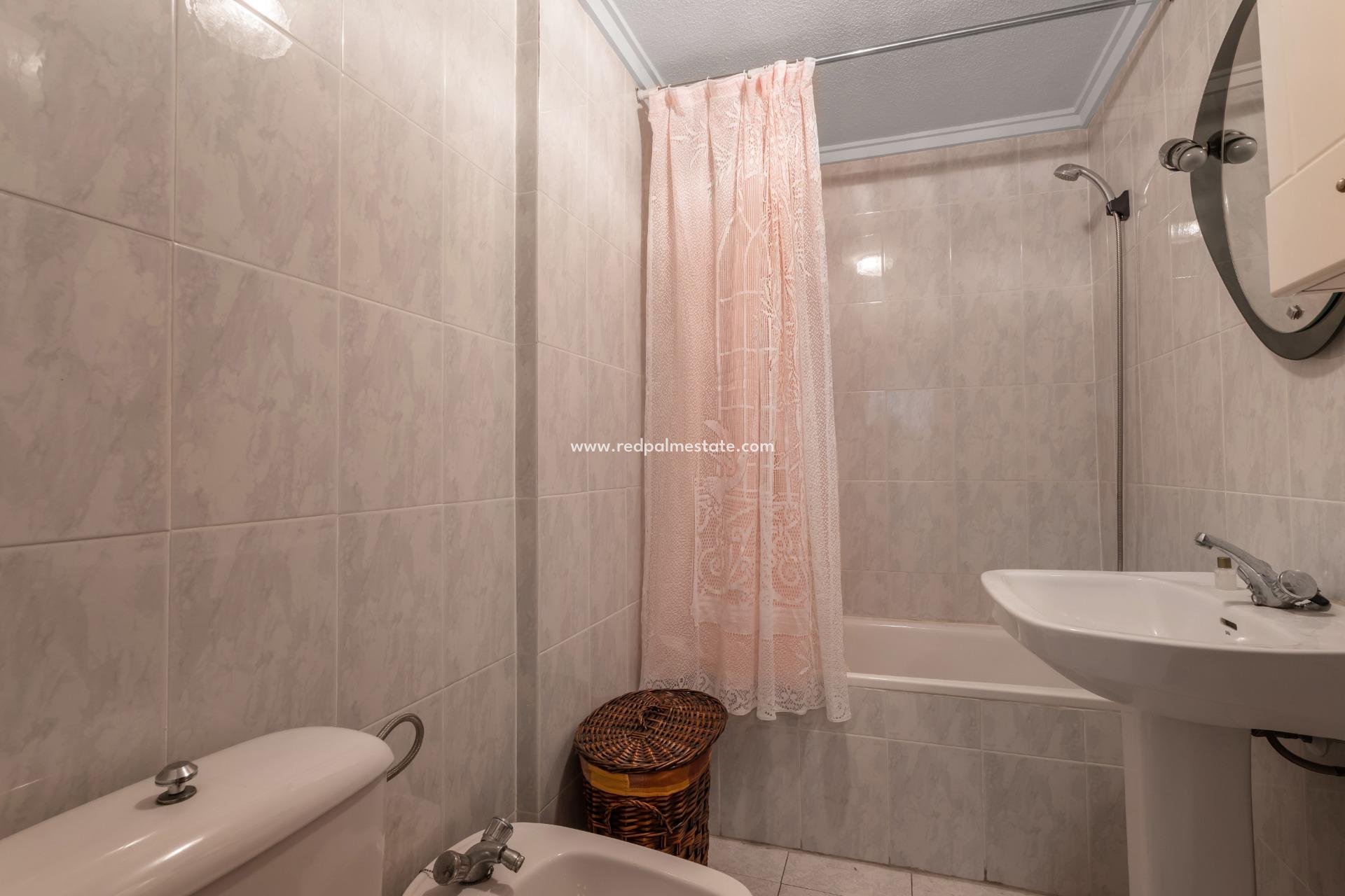 Reventa - Apartamento -
Torrevieja - Centro Torrevieja