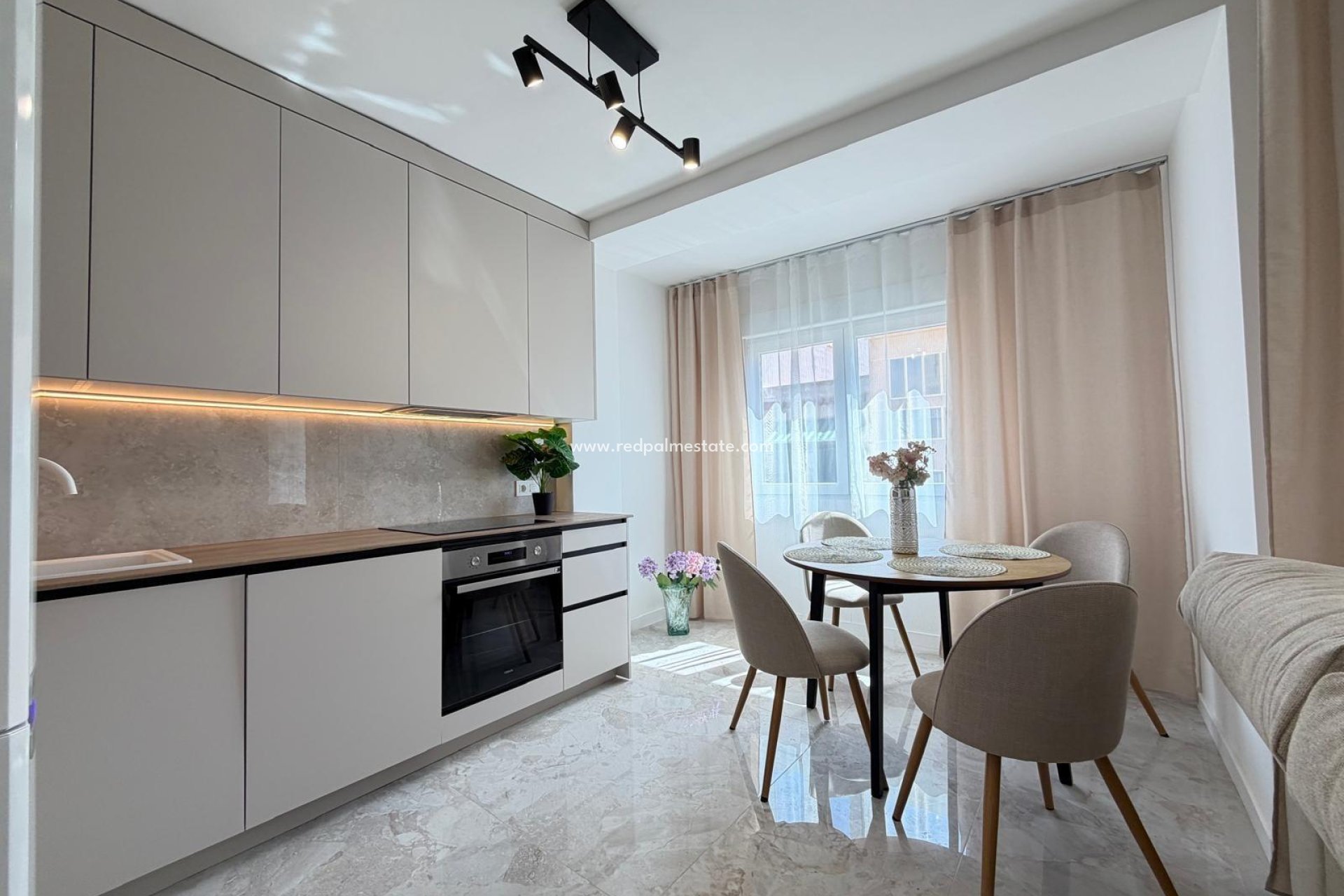 Reventa - Apartamento -
Torrevieja - Centro Torrevieja