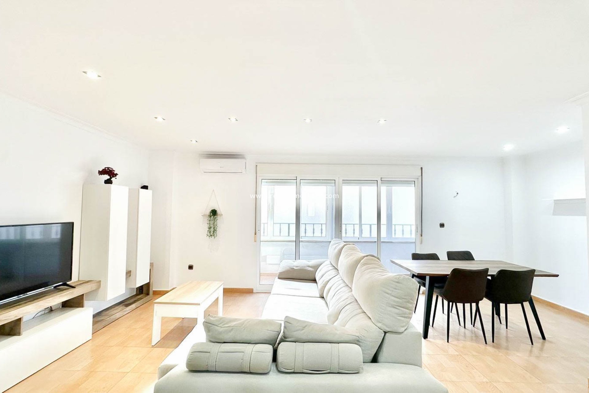 Reventa - Apartamento -
Torrevieja - Centro Torrevieja