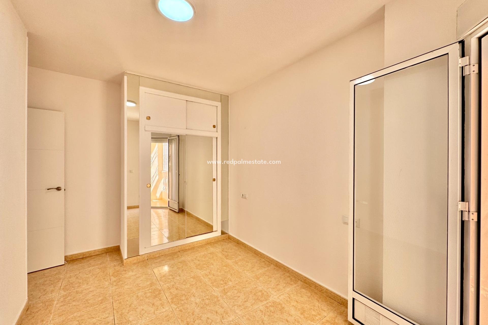 Reventa - Apartamento -
Torrevieja - Centro Torrevieja