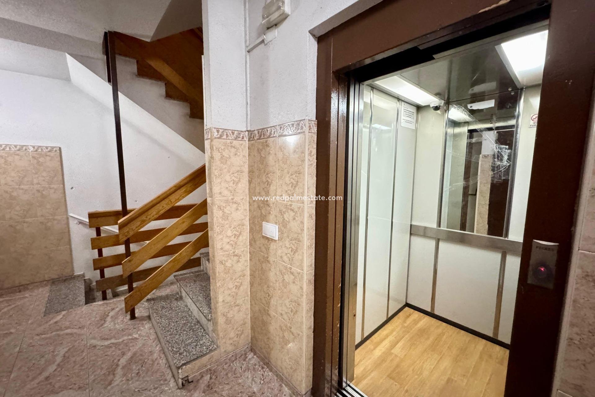 Reventa - Apartamento -
Torrevieja - Centro Torrevieja