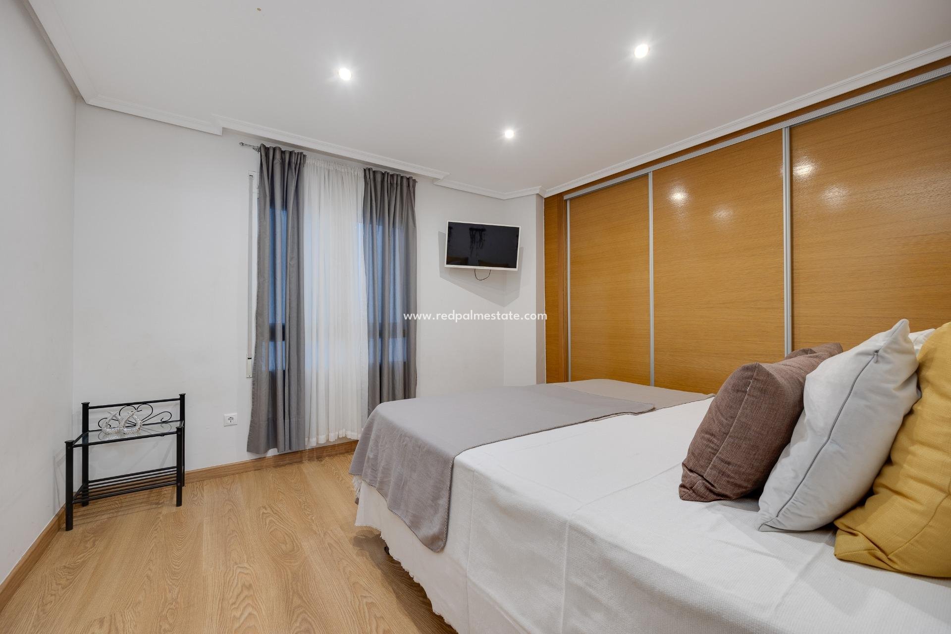 Reventa - Apartamento -
Torrevieja - Centro Torrevieja