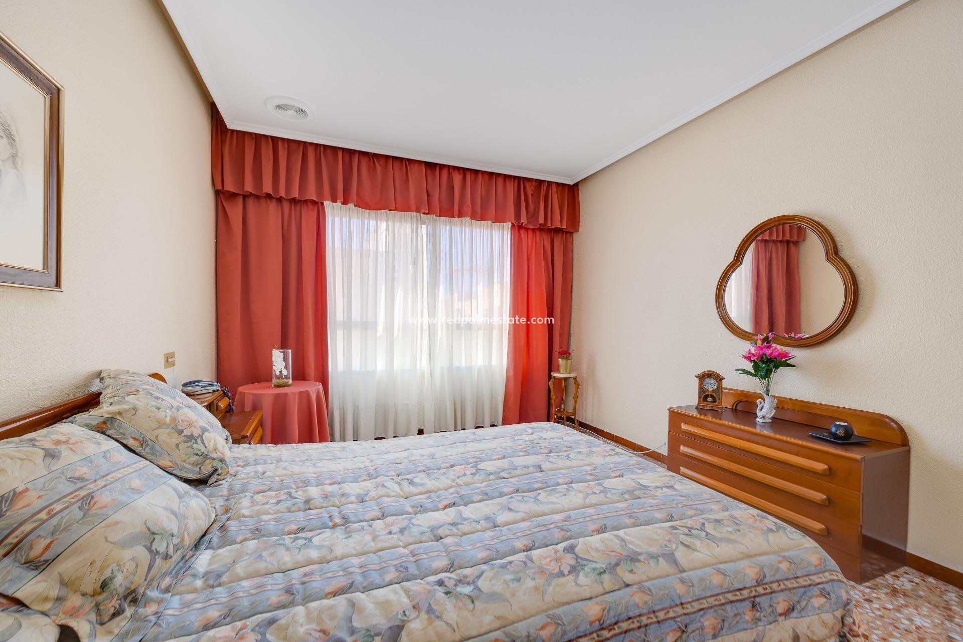 Reventa - Apartamento -
Torrevieja - Centro Torrevieja
