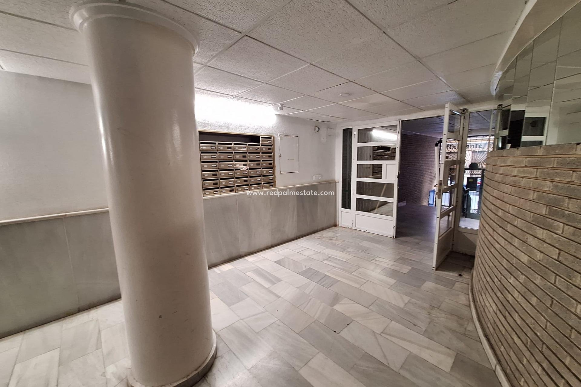 Reventa - Apartamento -
Torrevieja - Centro Torrevieja