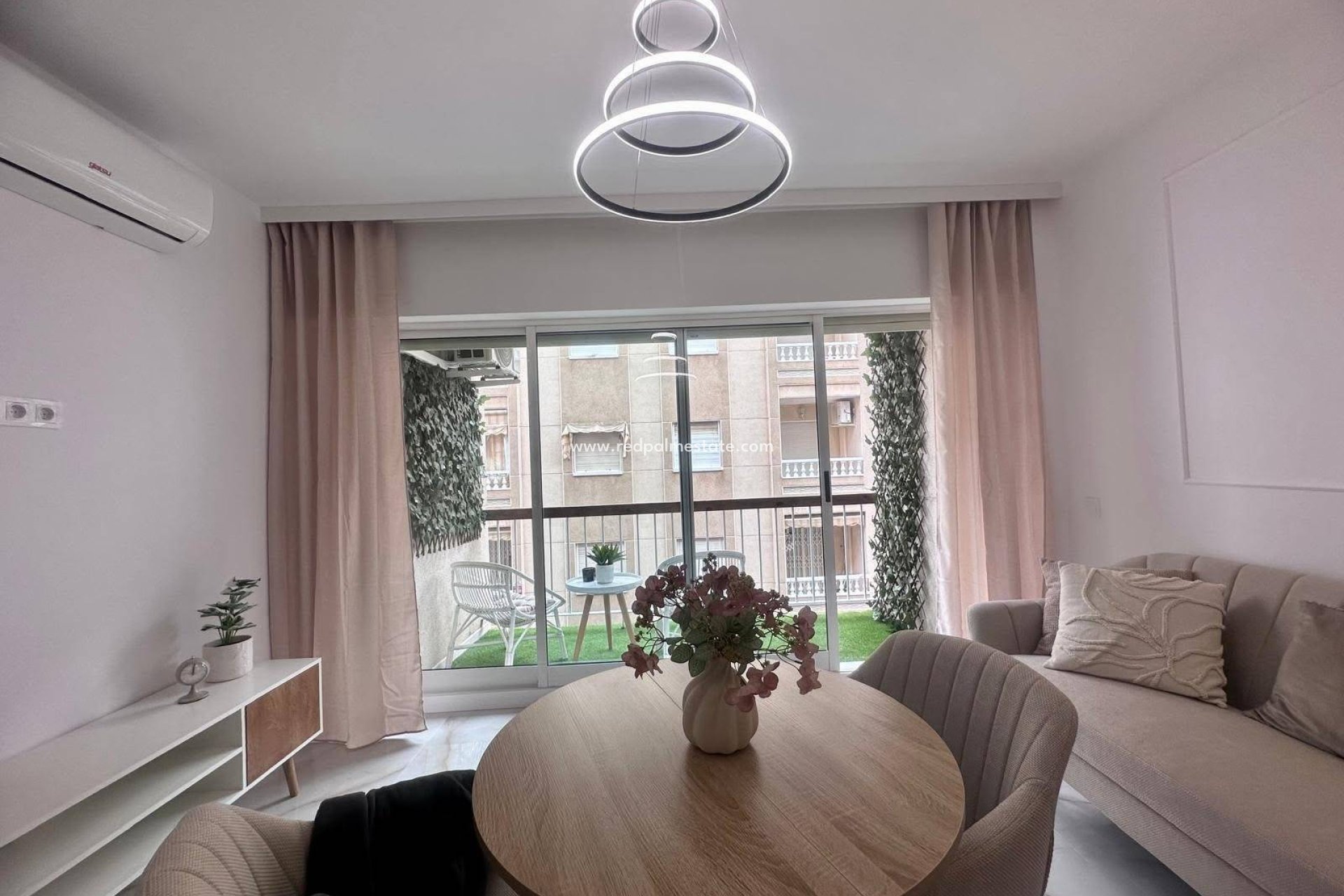 Reventa - Apartamento -
Torrevieja - Centro Torrevieja