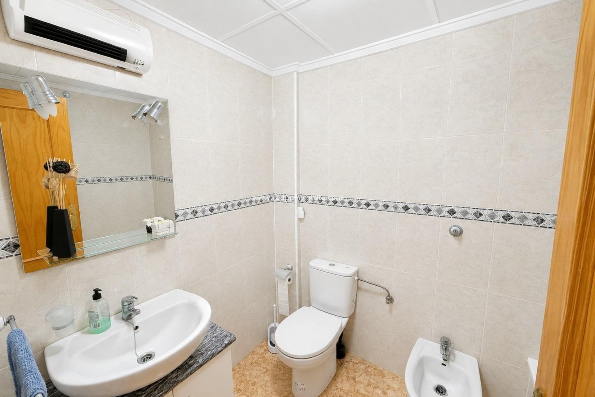 Reventa - Apartamento -
Torrevieja - Centro Torrevieja