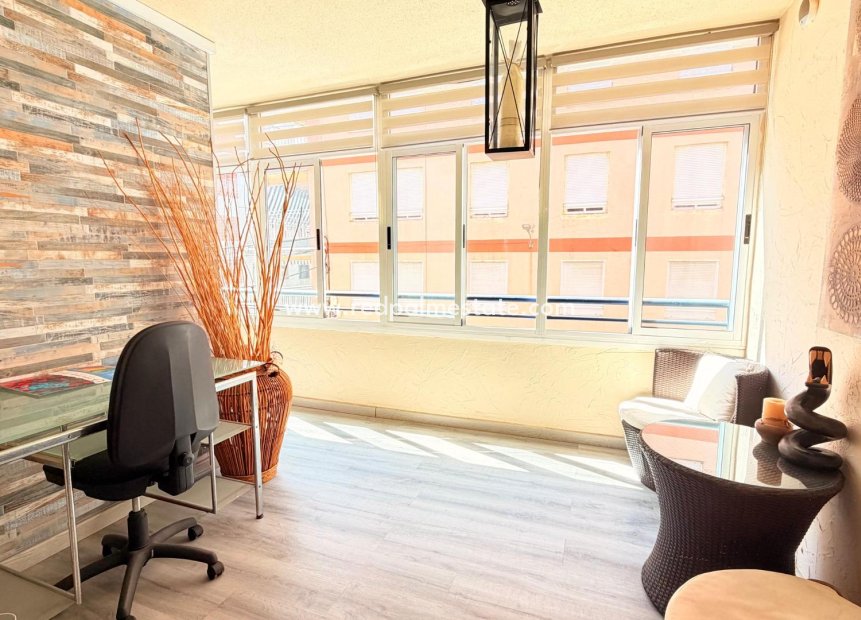 Reventa - Apartamento -
Torrevieja - El Acequión - Los Náufragos