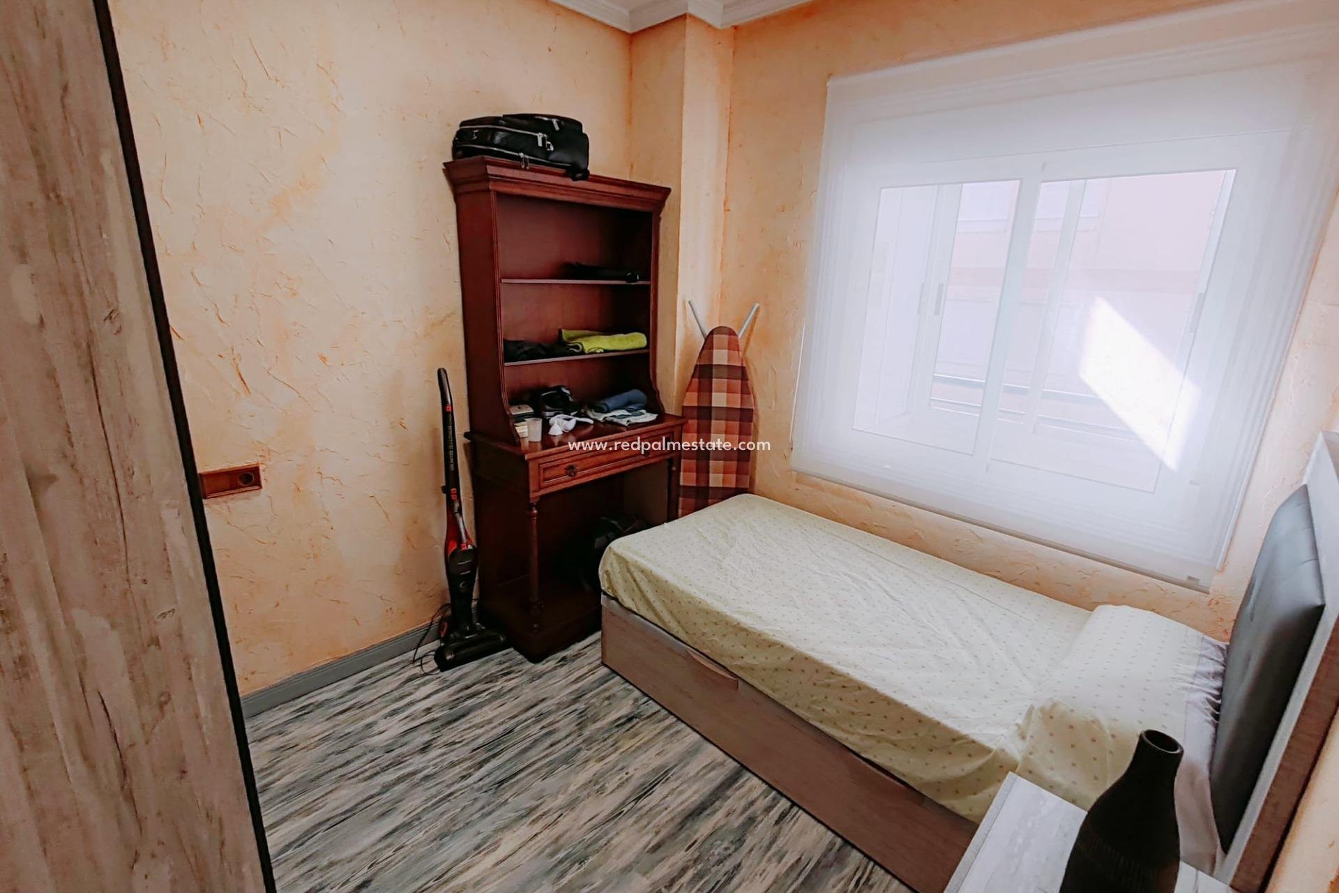 Reventa - Apartamento -
Torrevieja - El Acequión - Los Náufragos