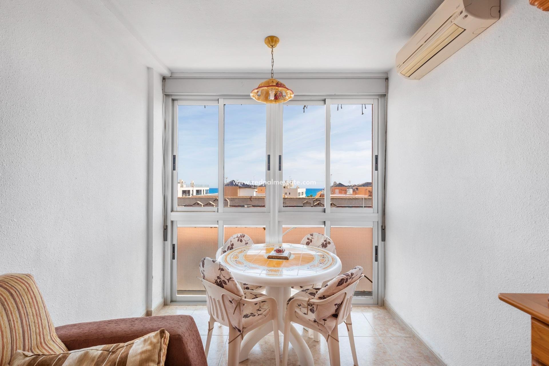 Reventa - Apartamento -
Torrevieja - La Mata