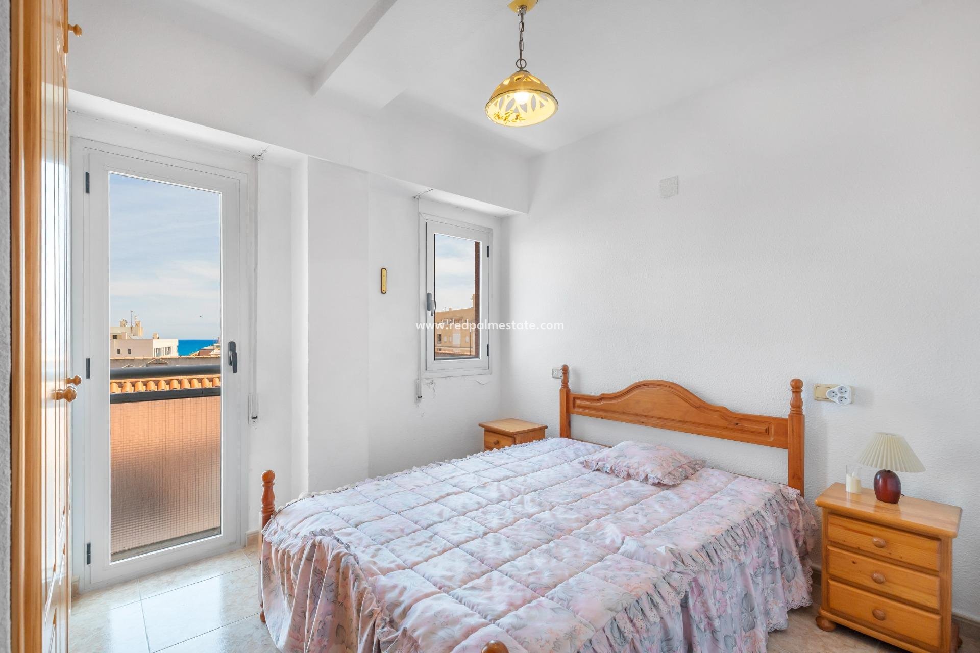 Reventa - Apartamento -
Torrevieja - La Mata