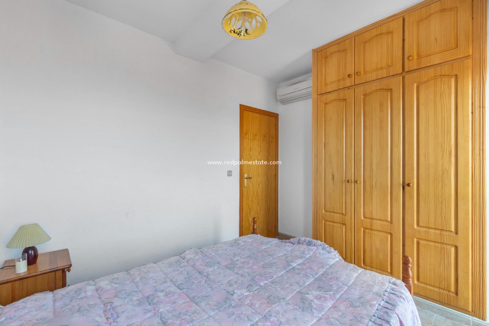 Reventa - Apartamento -
Torrevieja - La Mata