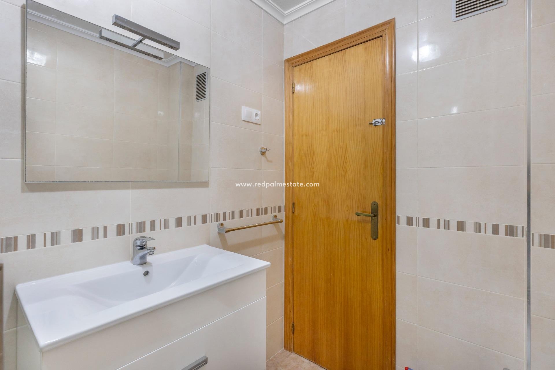 Reventa - Apartamento -
Torrevieja - La Mata