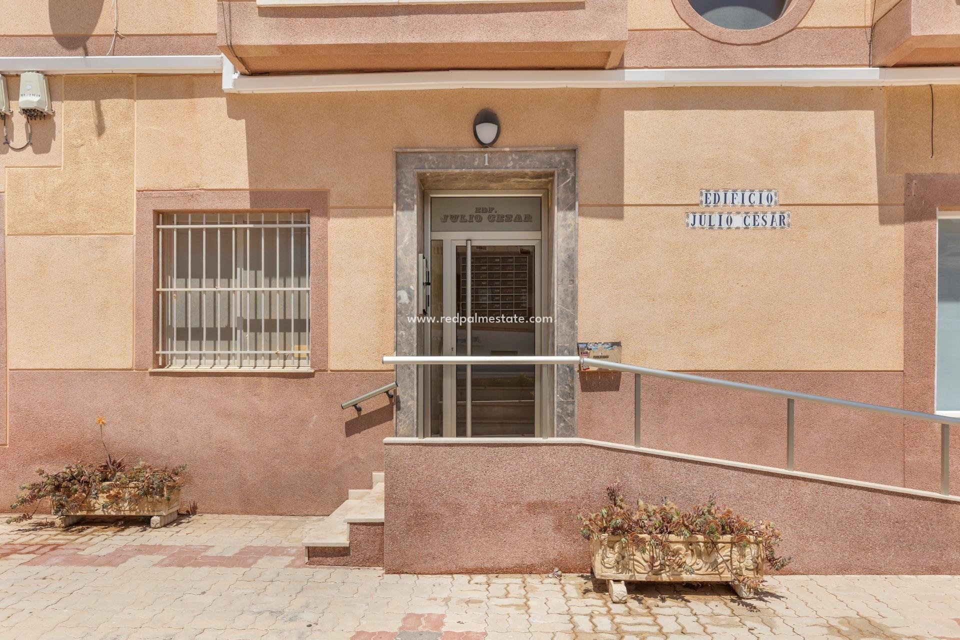 Reventa - Apartamento -
Torrevieja - La Mata