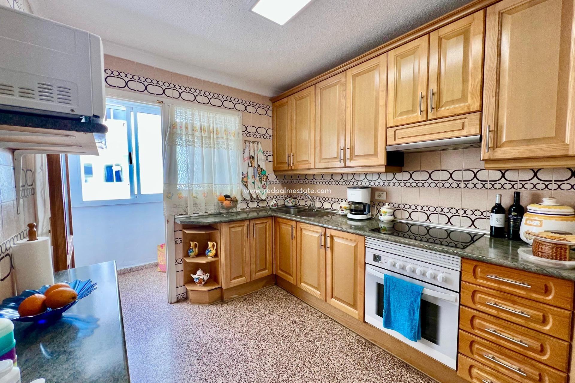 Reventa - Apartamento -
Torrevieja - La Mata