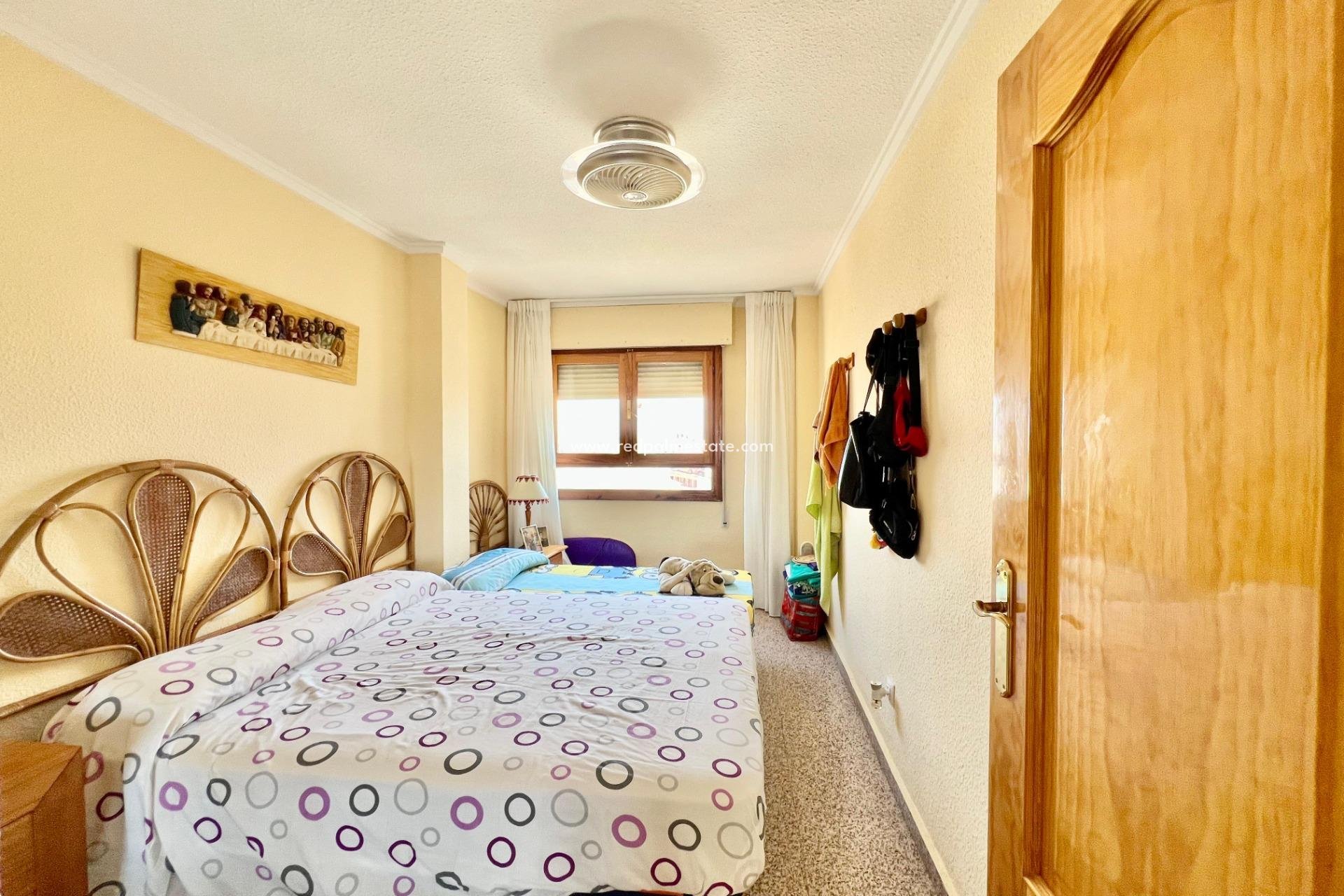 Reventa - Apartamento -
Torrevieja - La Mata