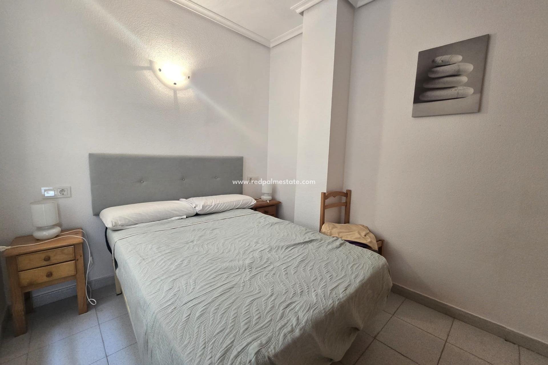 Reventa - Apartamento -
Torrevieja - La Mata