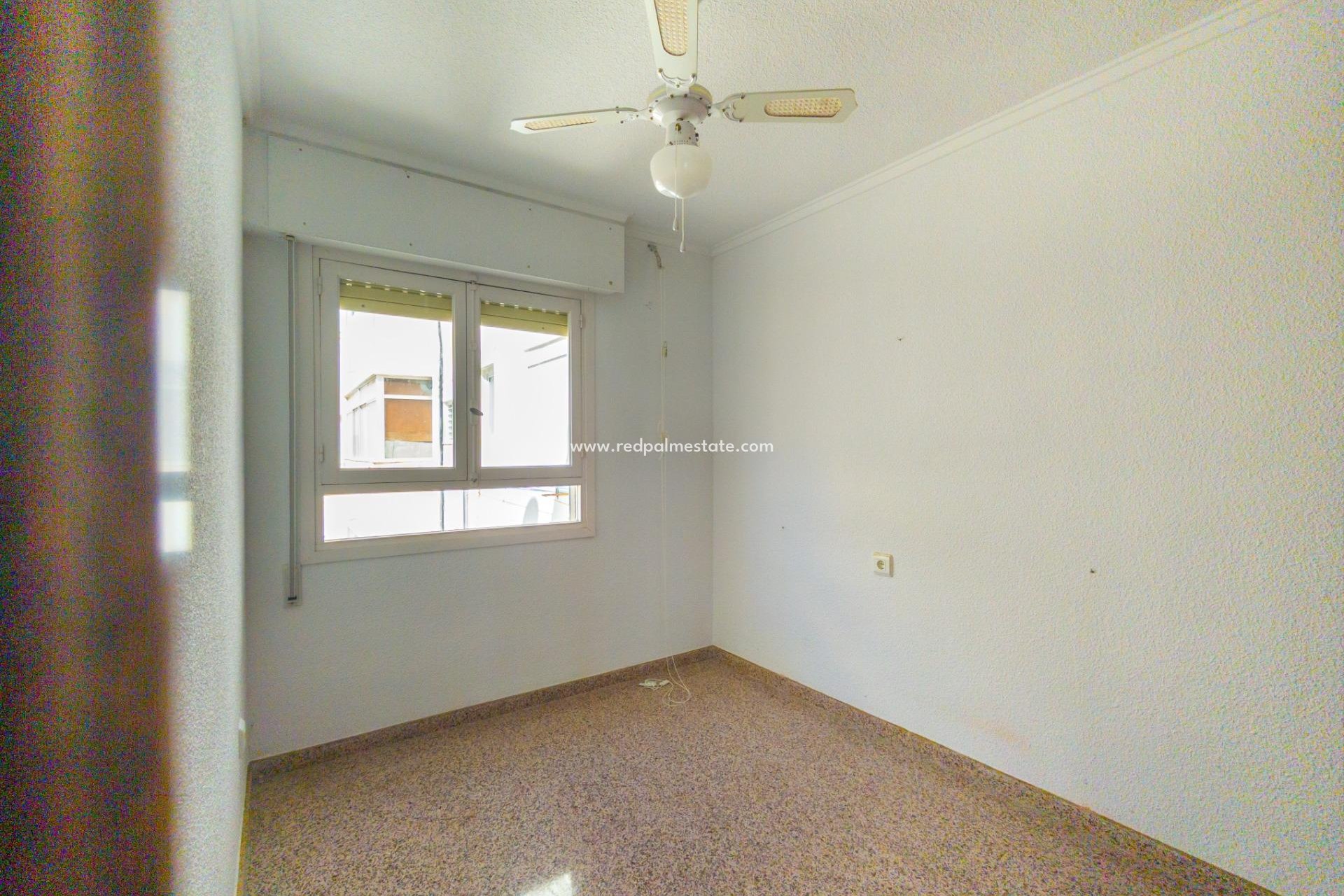 Reventa - Apartamento -
Torrevieja - La Mata