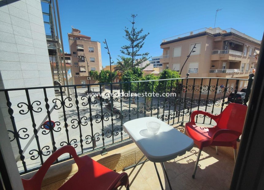 Reventa - Apartamento -
Torrevieja - La Mata