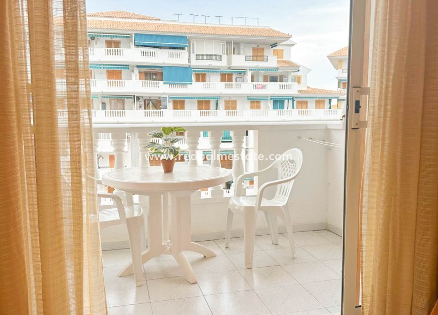 Reventa - Apartamento -
Torrevieja - La Mata
