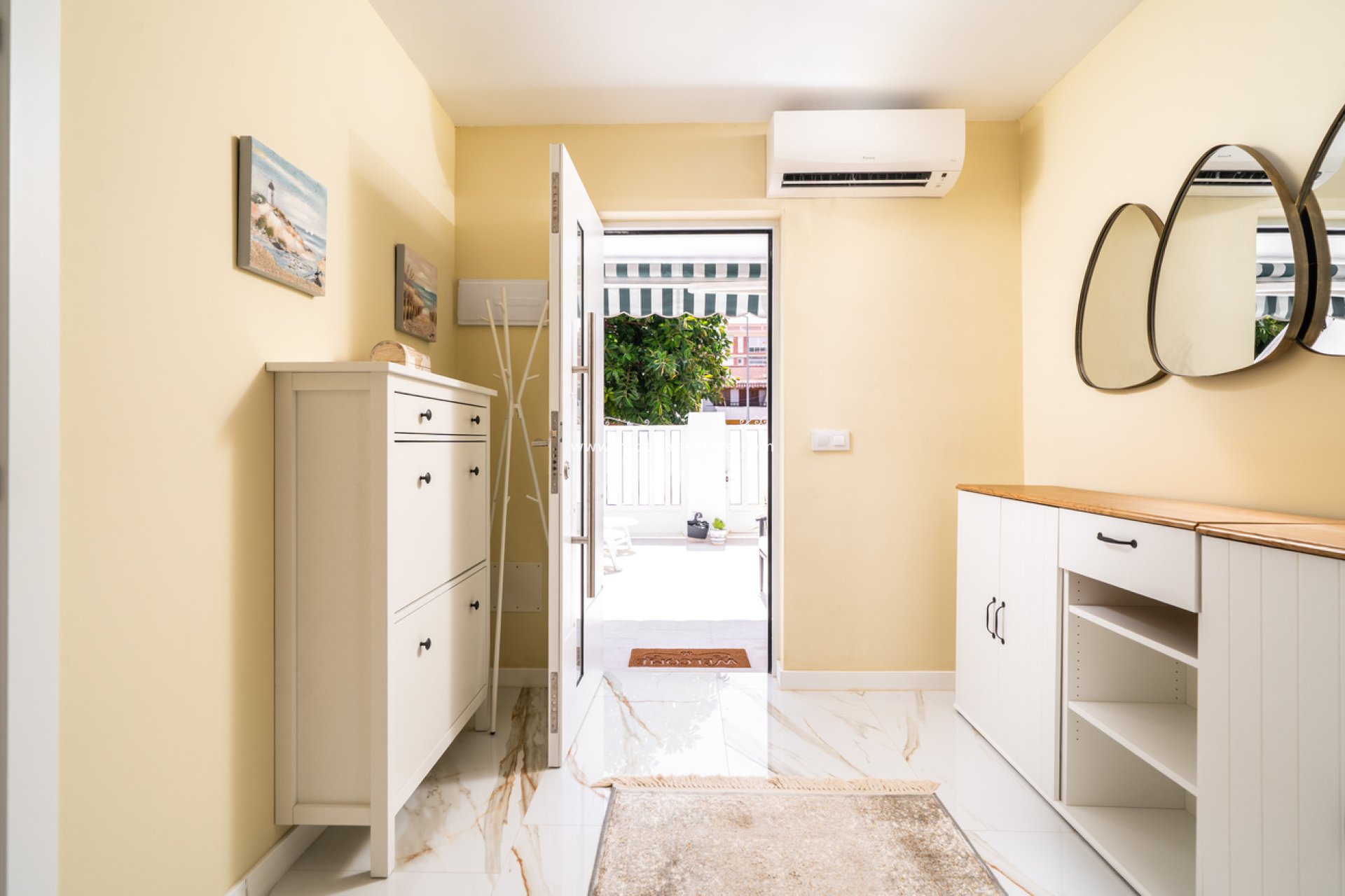 Reventa - Apartamento -
Torrevieja - La Veleta