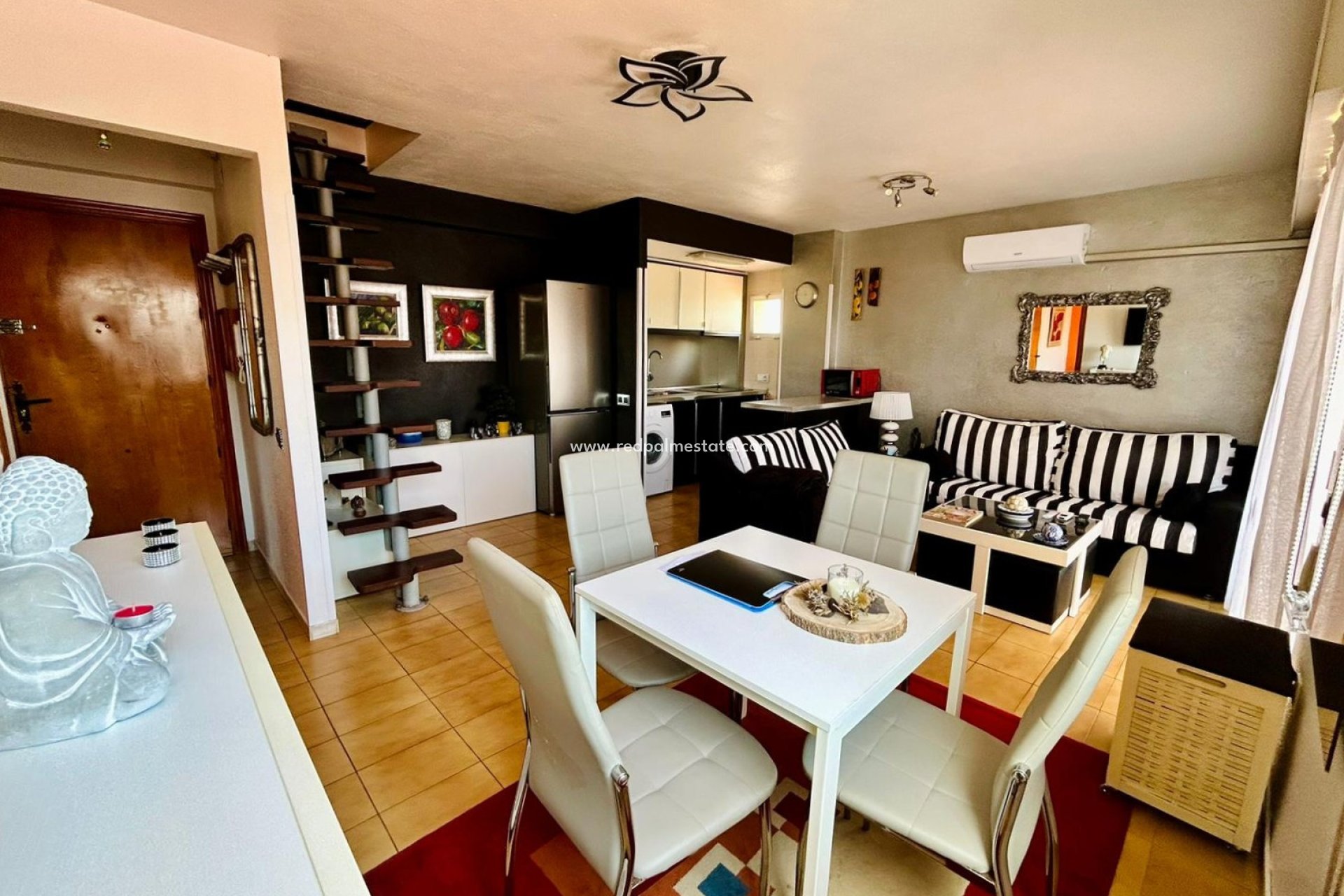 Reventa - Apartamento -
Torrevieja - La Veleta