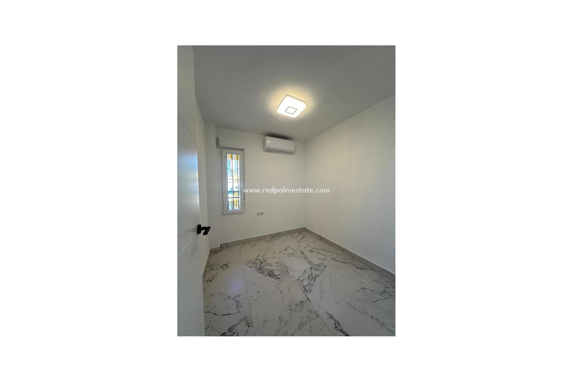 Reventa - Apartamento -
Torrevieja - La Veleta