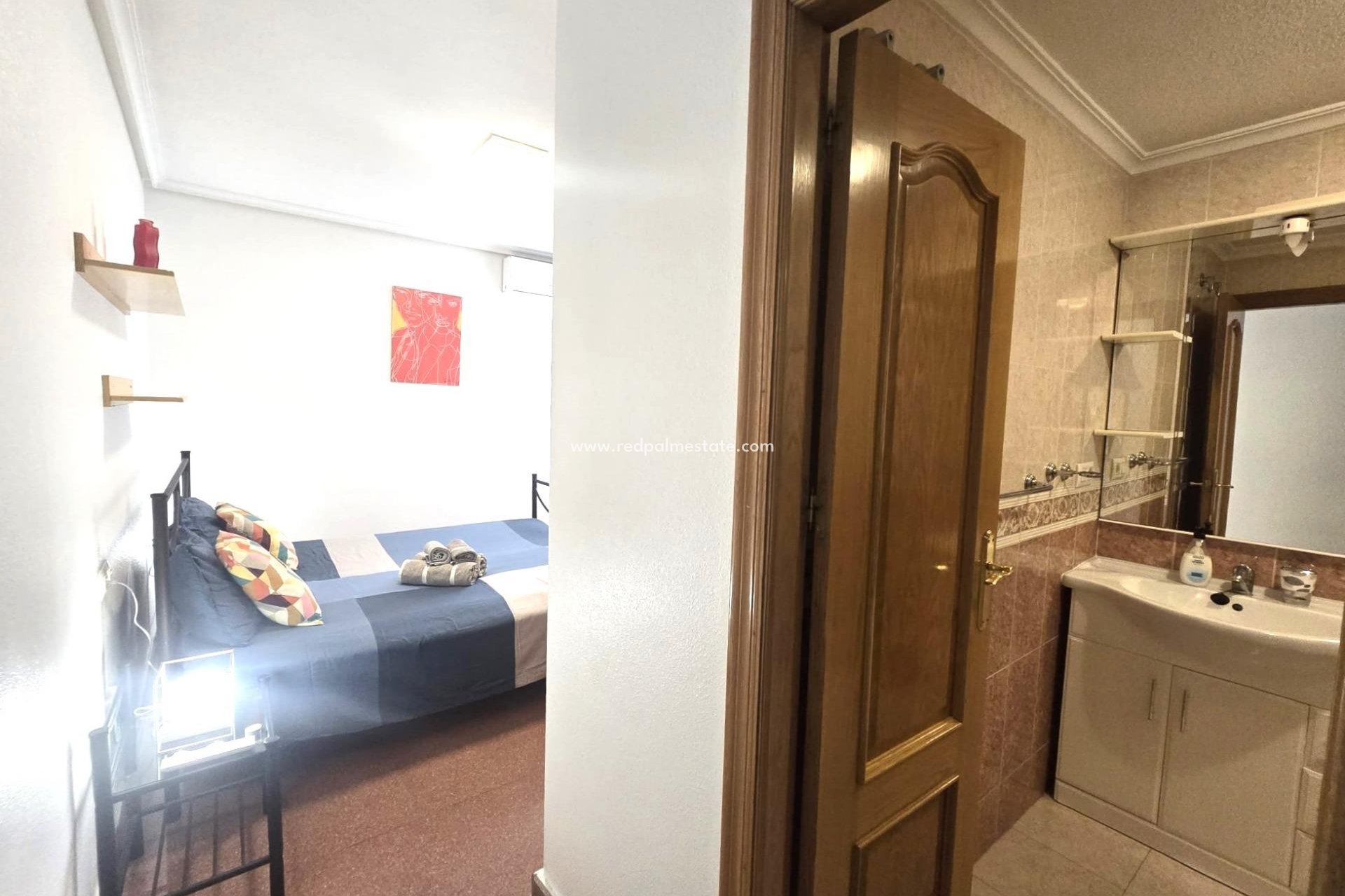 Reventa - Apartamento -
Torrevieja - Las Piscinas Naturales