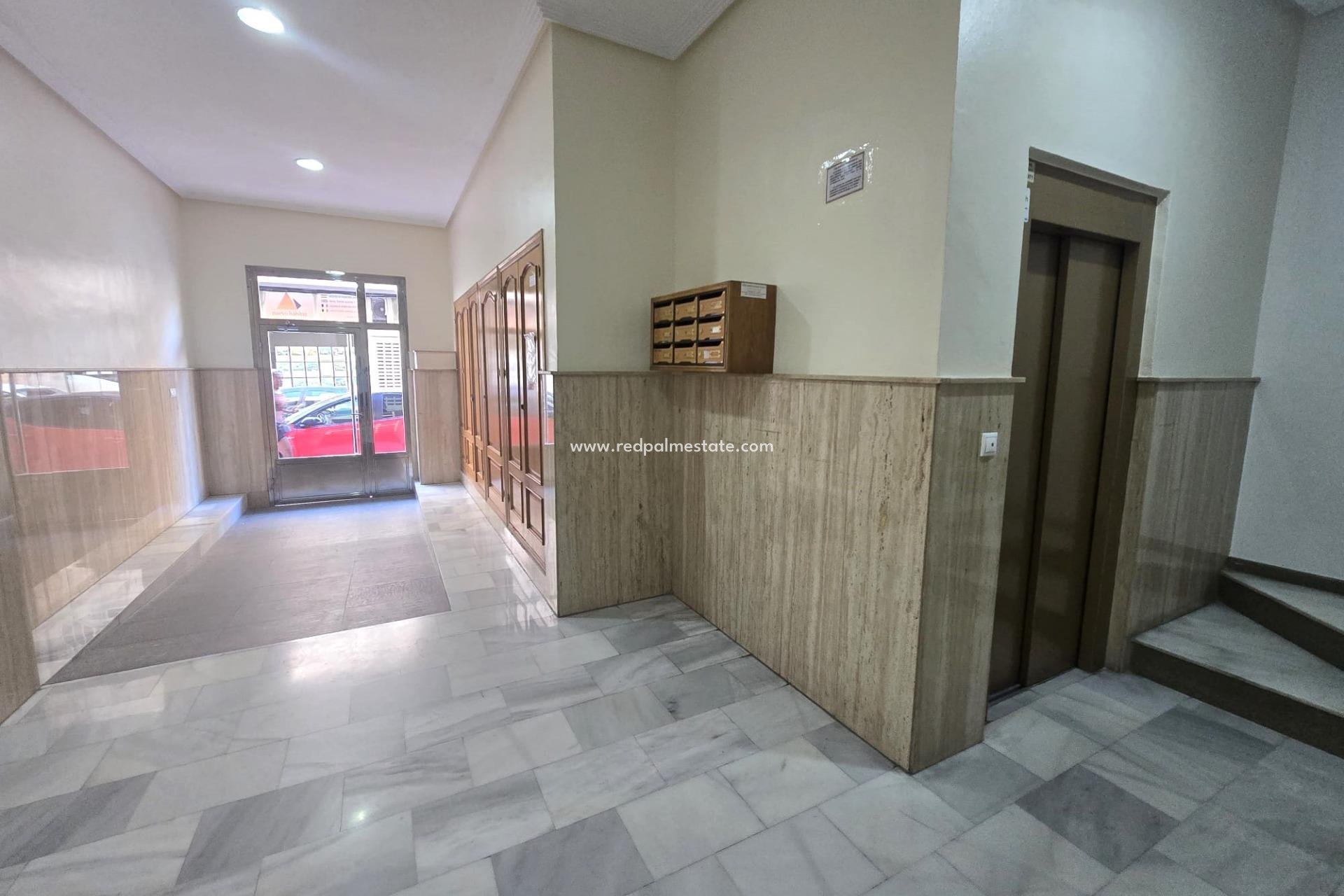 Reventa - Apartamento -
Torrevieja - Las Piscinas Naturales