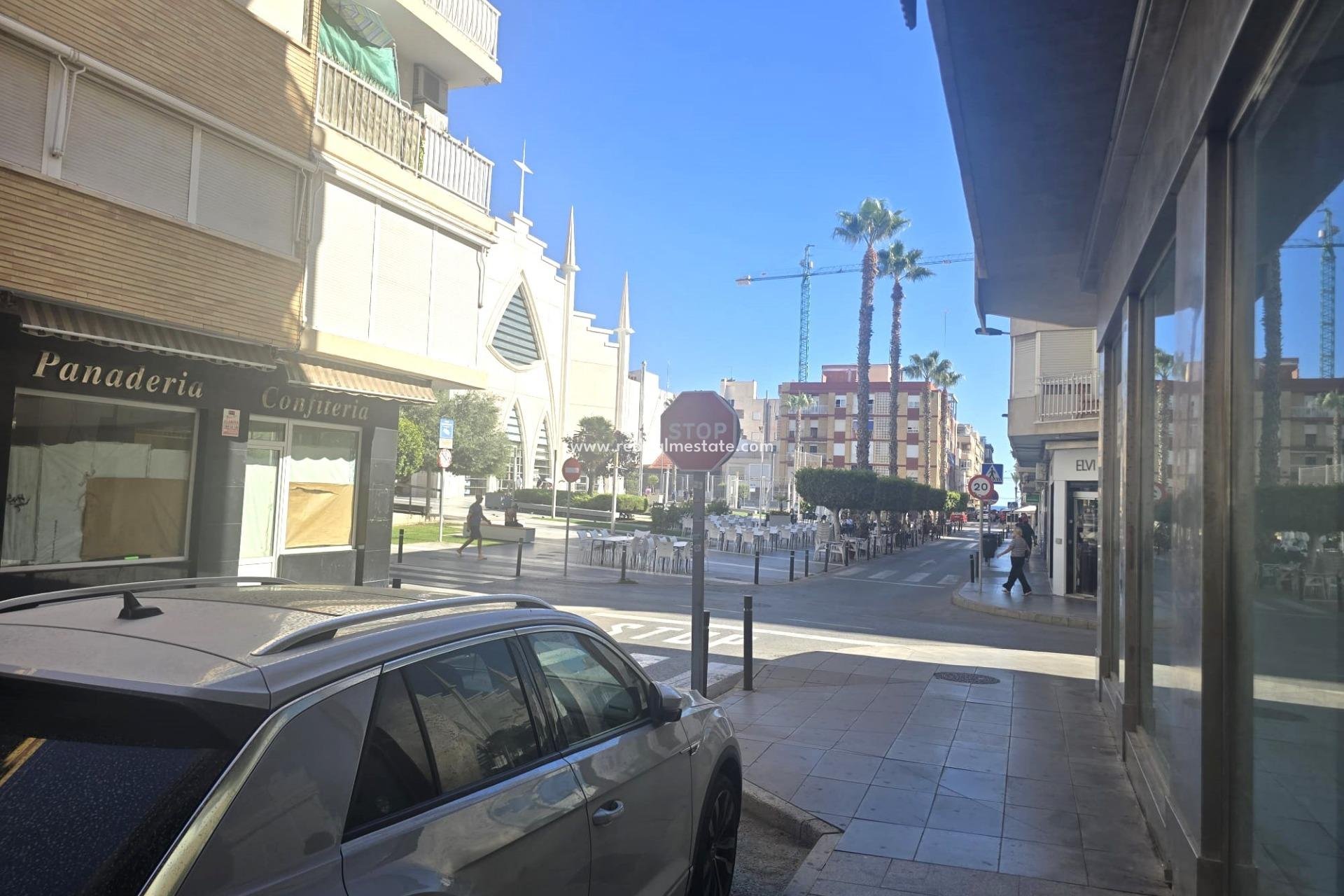 Reventa - Apartamento -
Torrevieja - Las Piscinas Naturales