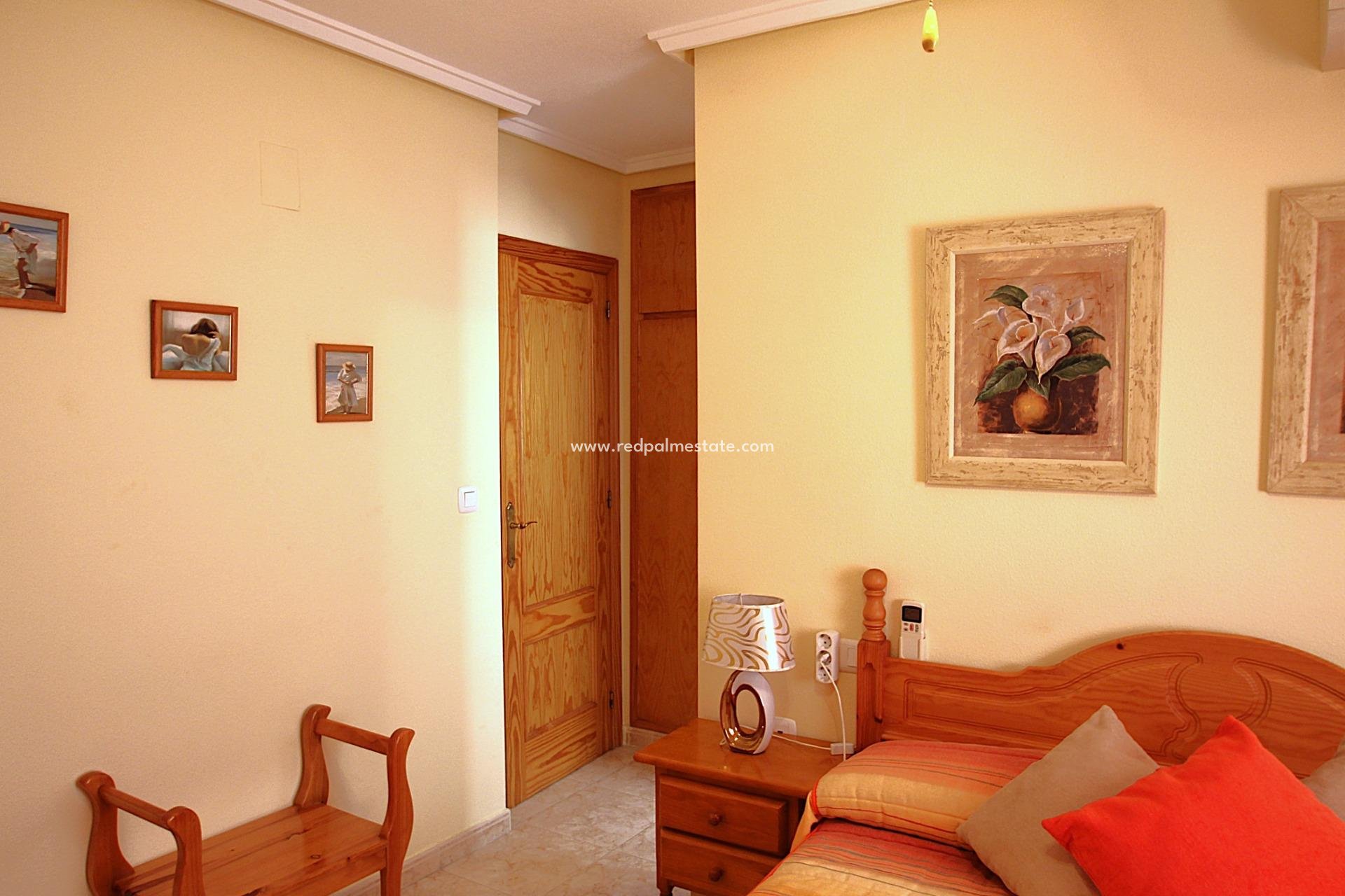 Reventa - Apartamento -
Torrevieja - Las Piscinas Naturales