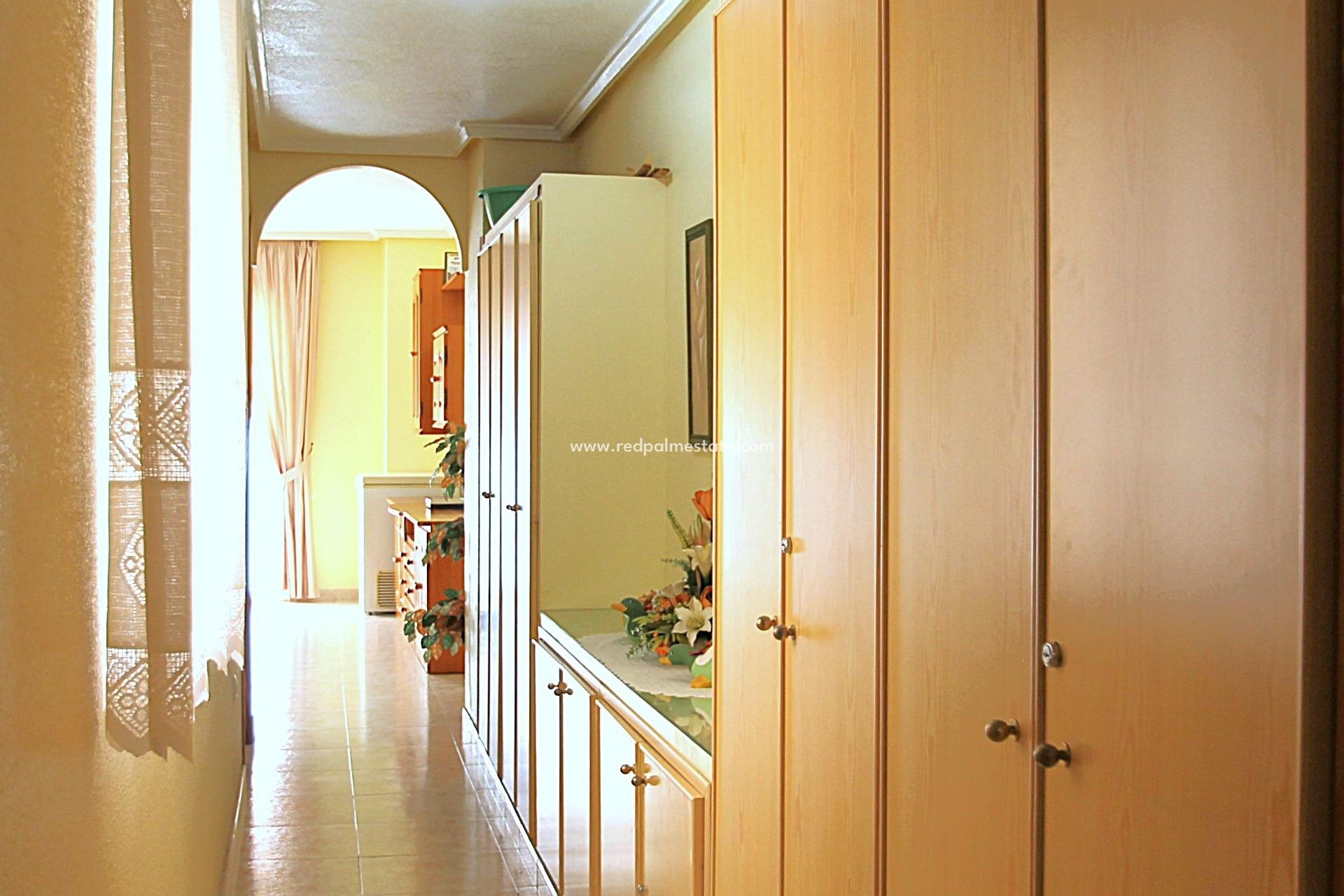 Reventa - Apartamento -
Torrevieja - Las Piscinas Naturales