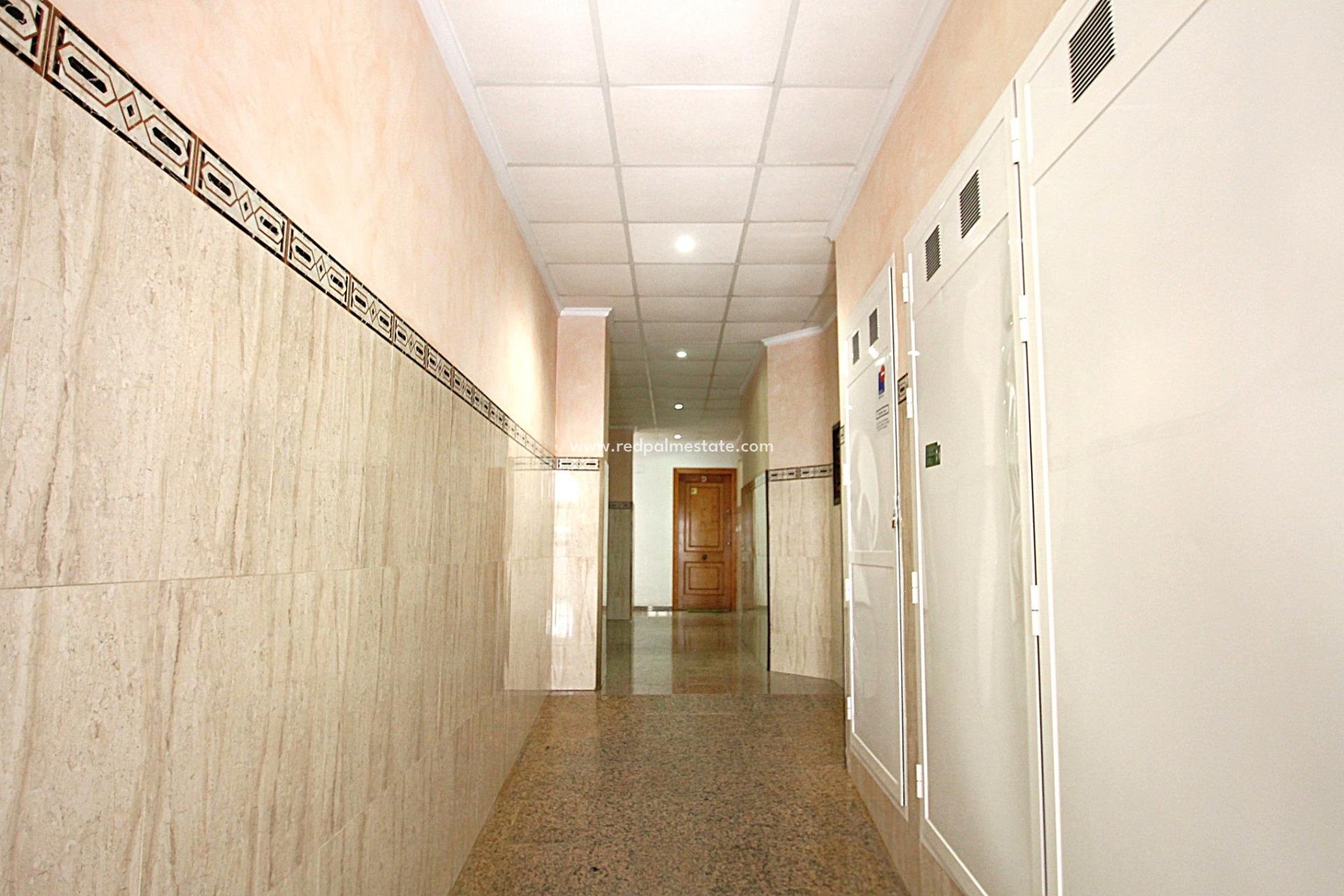 Reventa - Apartamento -
Torrevieja - Las Piscinas Naturales