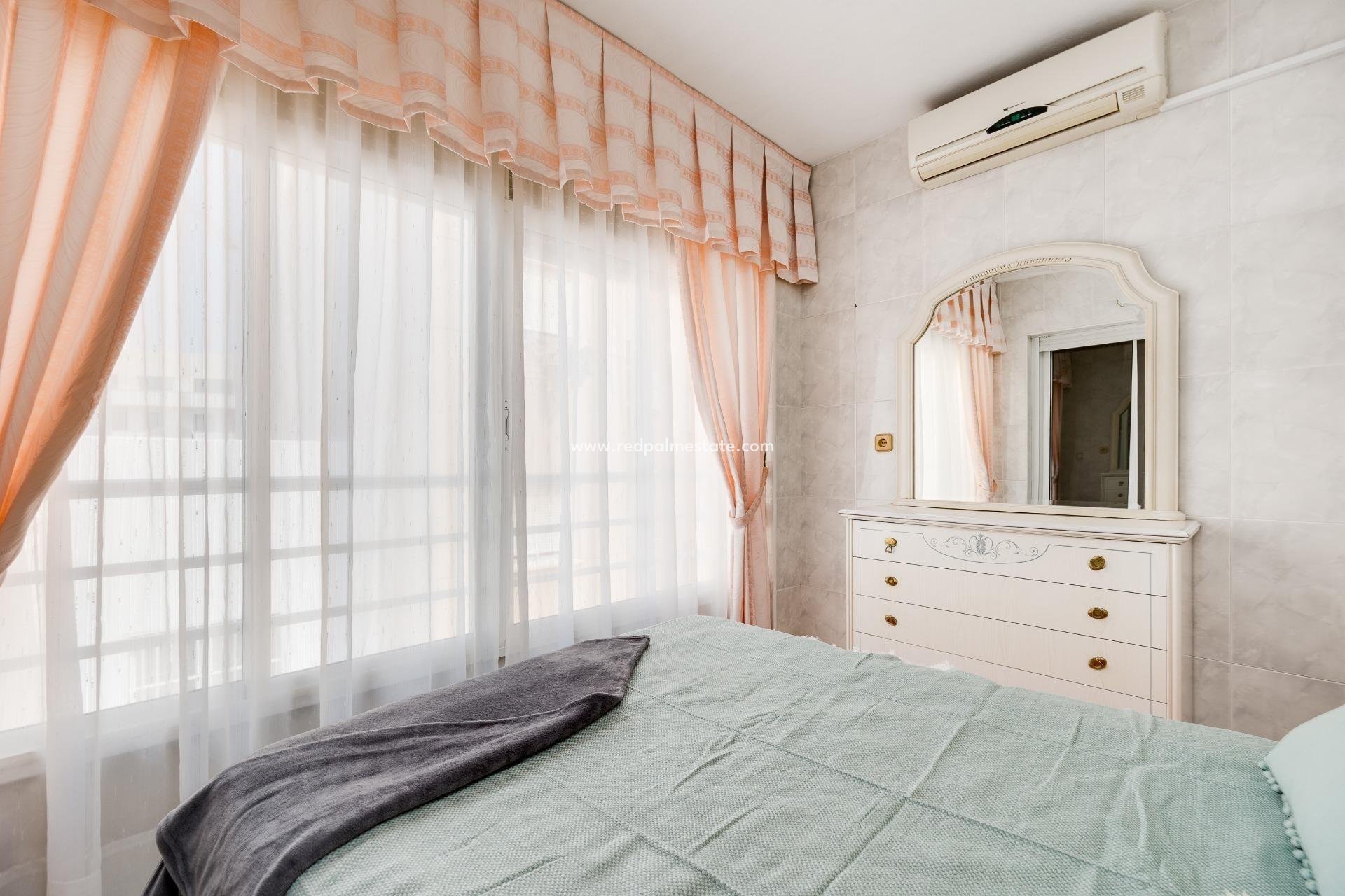 Reventa - Apartamento -
Torrevieja - Los Frutales