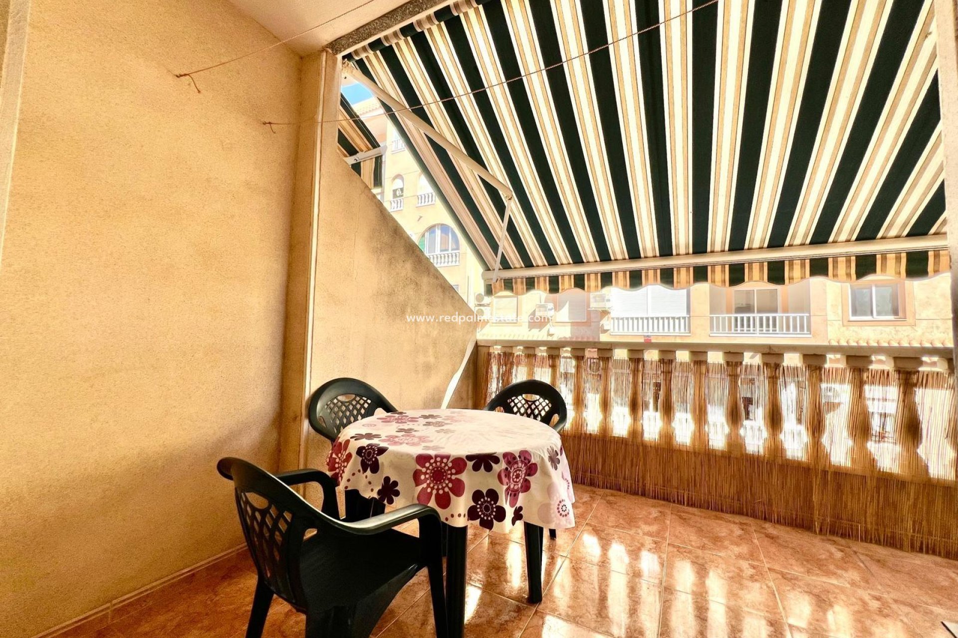 Reventa - Apartamento -
Torrevieja - PARQUE DE LAS NACIONES