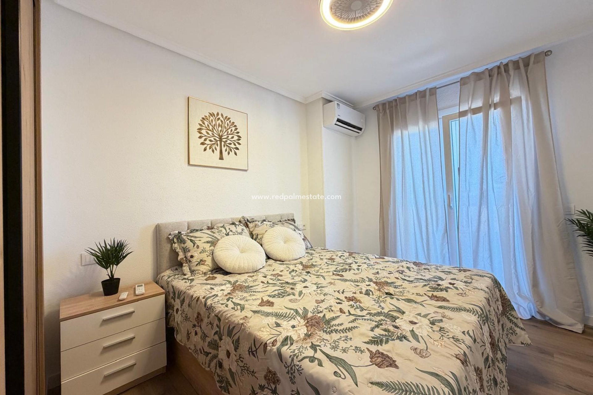 Reventa - Apartamento -
Torrevieja - PARQUE DE LAS NACIONES