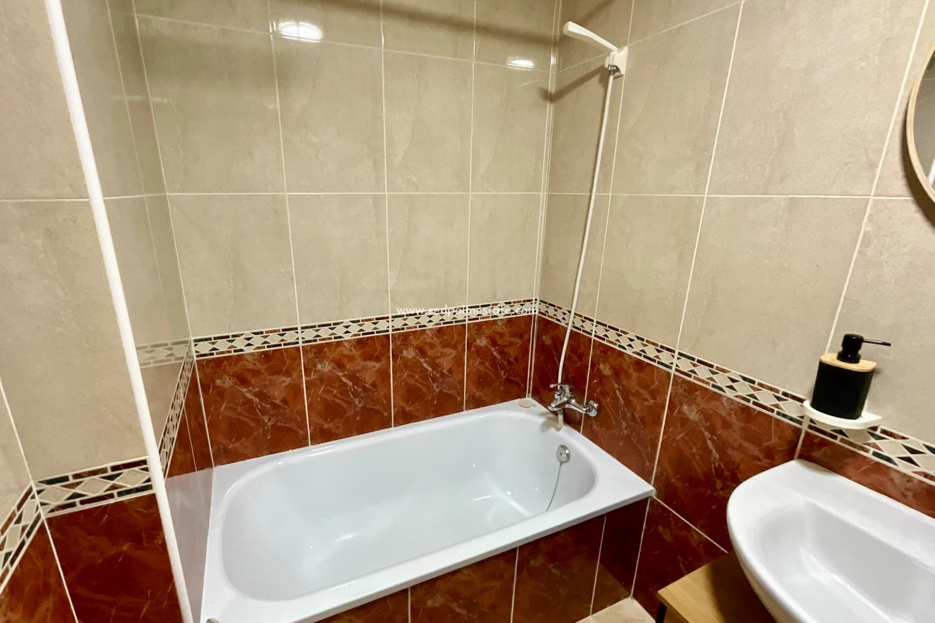 Reventa - Apartamento -
Torrevieja - PARQUE DE LAS NACIONES