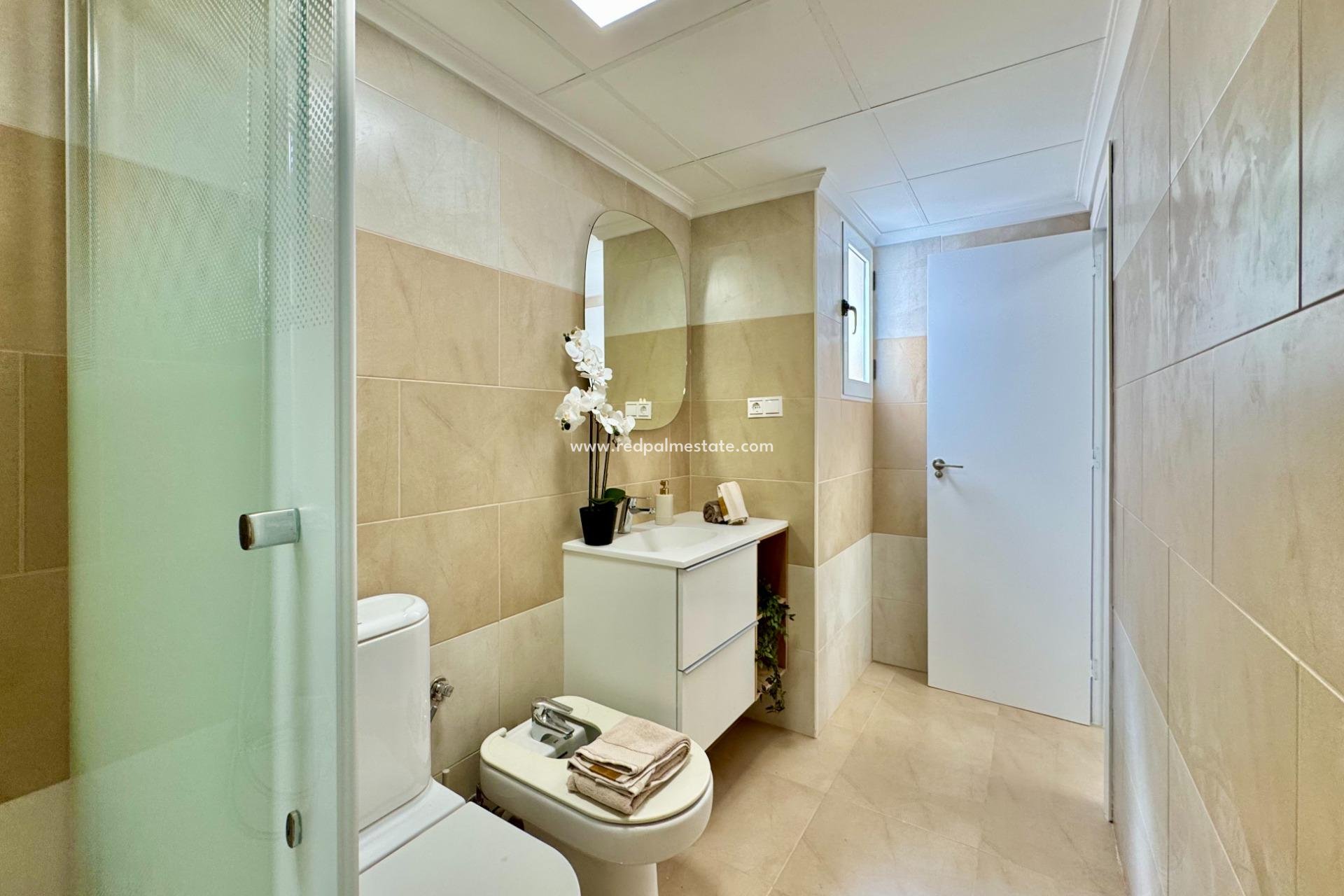 Reventa - Apartamento -
Torrevieja - PARQUE DE LAS NACIONES