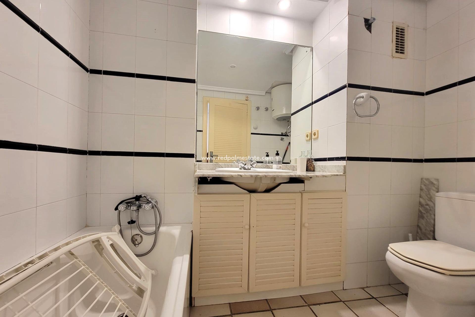 Reventa - Apartamento -
Torrevieja - PLAYA DE LA MATA