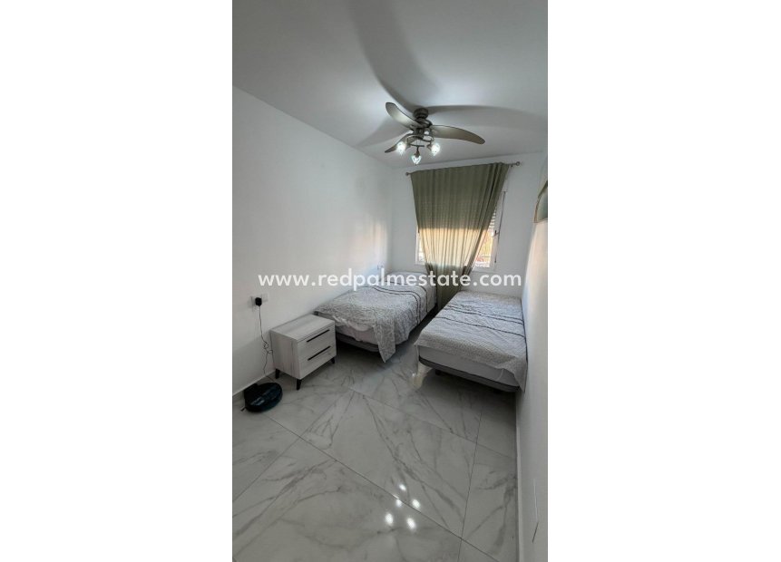 Reventa - Apartamento -
Torrevieja - Playa de los Locos