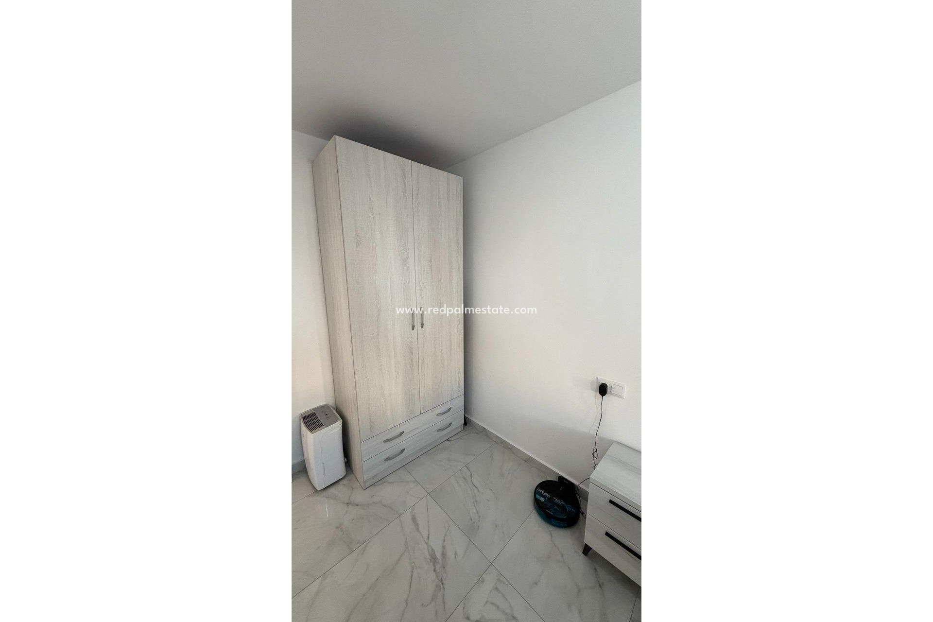 Reventa - Apartamento -
Torrevieja - Playa de los Locos