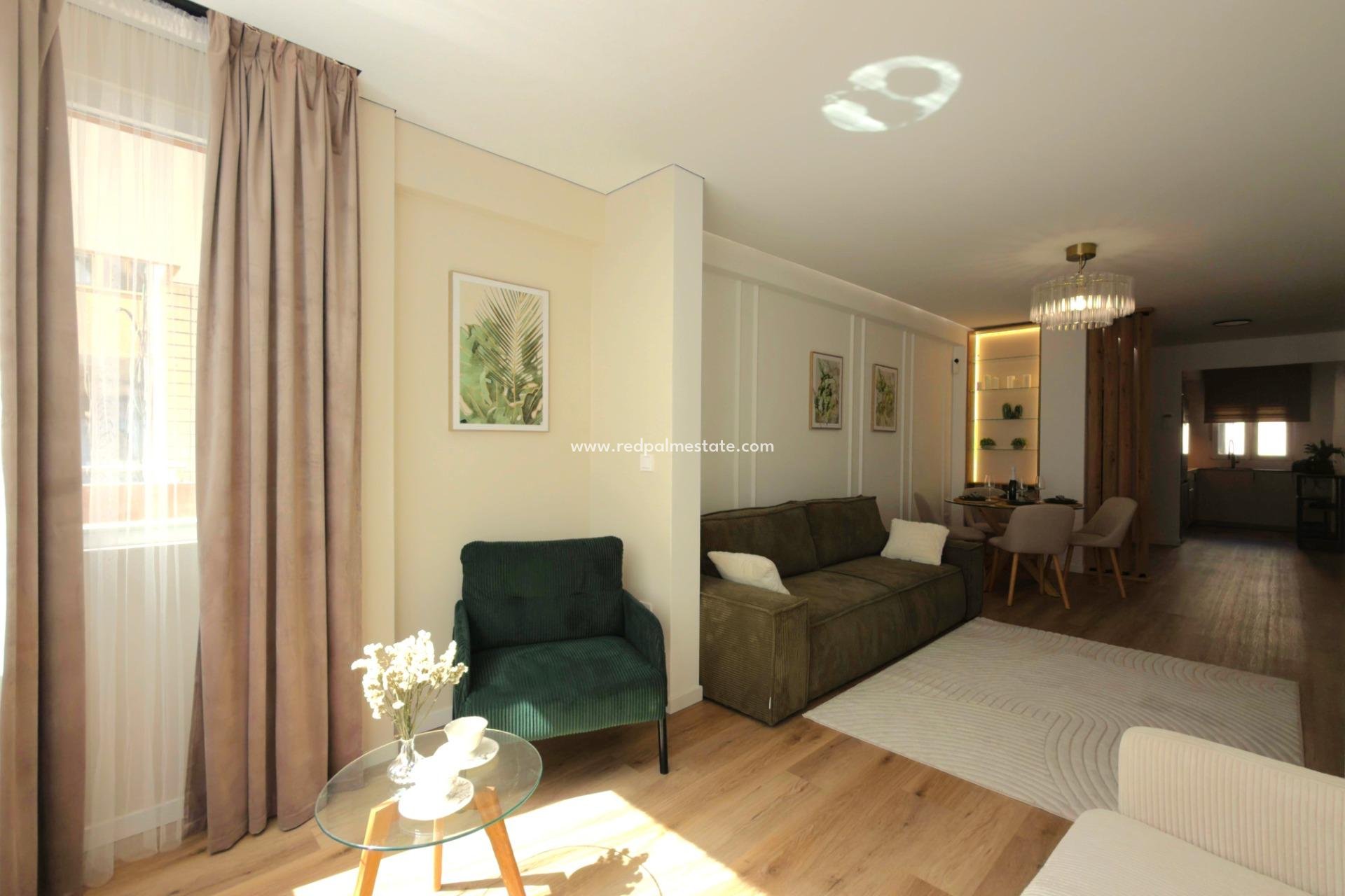 Reventa - Apartamento -
Torrevieja - Playa de los Locos
