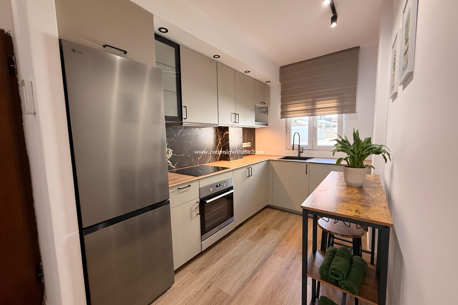 Reventa - Apartamento -
Torrevieja - Playa de los Locos