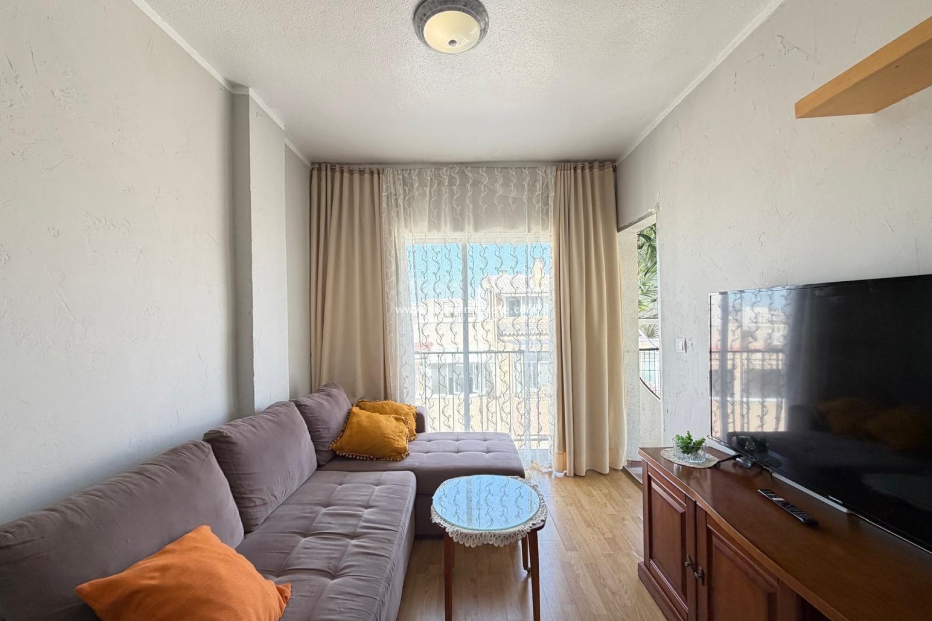 Reventa - Apartamento -
Torrevieja - Playa de los Locos