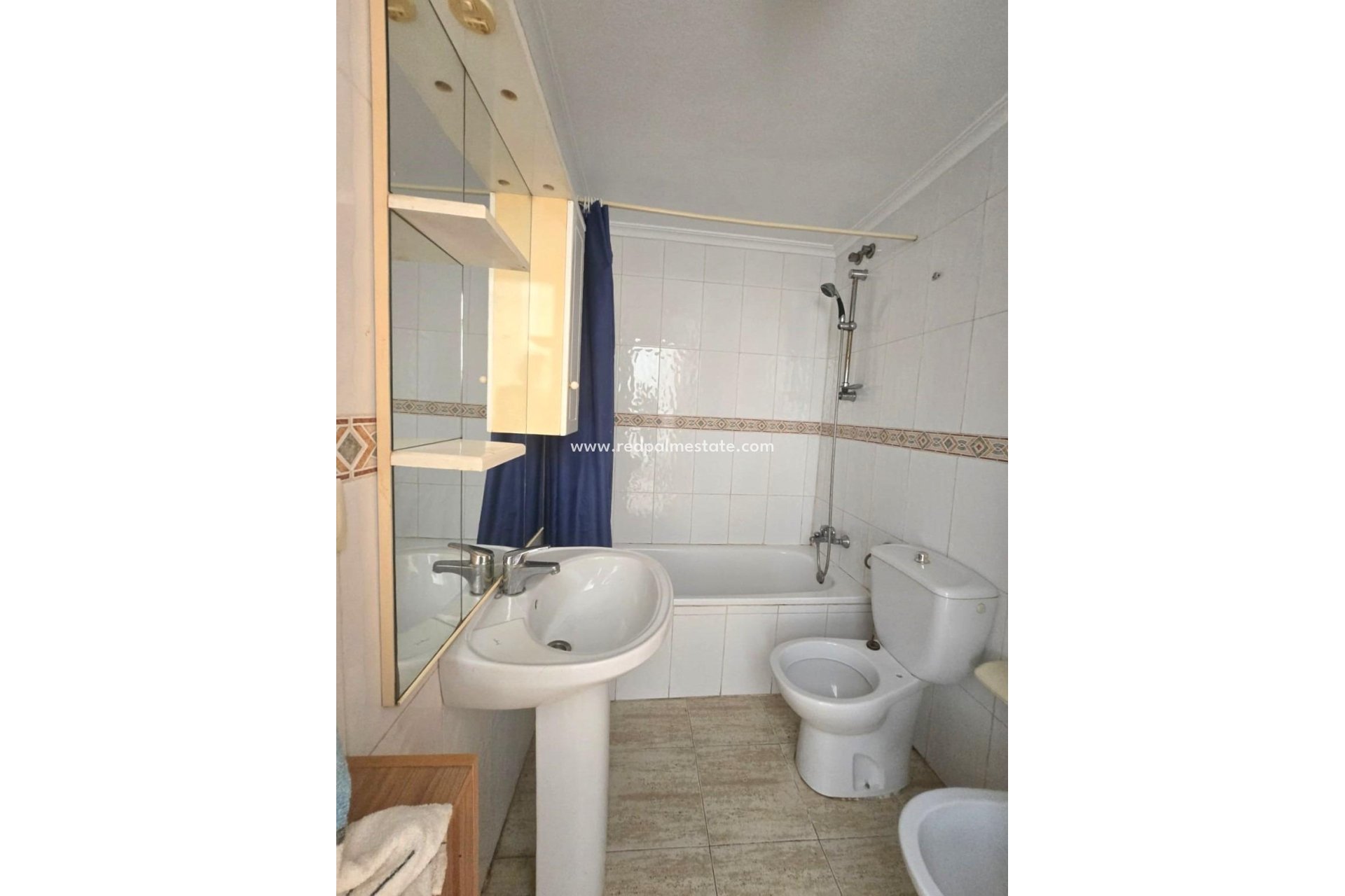 Reventa - Apartamento -
Torrevieja - Playa de los Locos