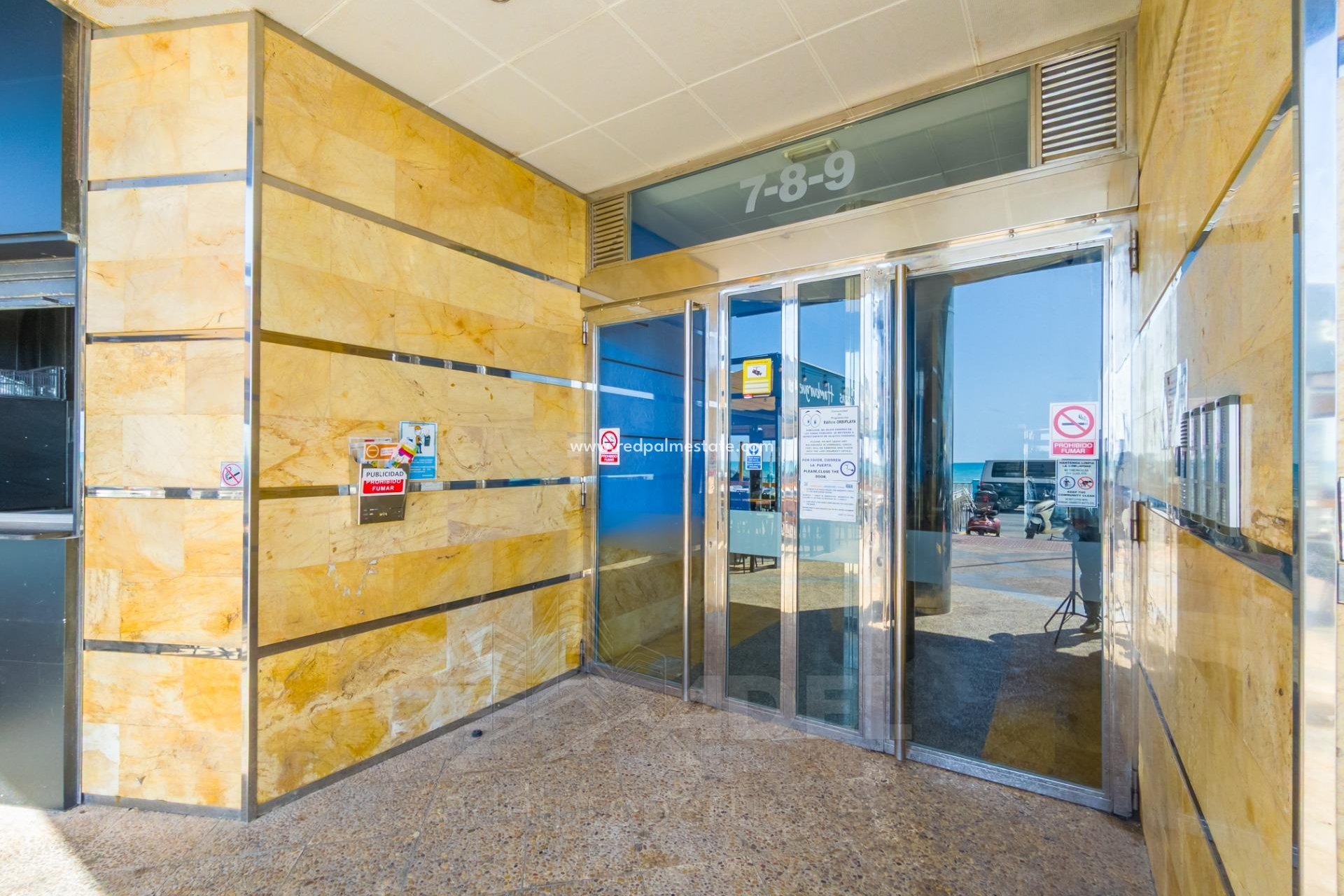 Reventa - Apartamento -
Torrevieja - Playa de los Locos